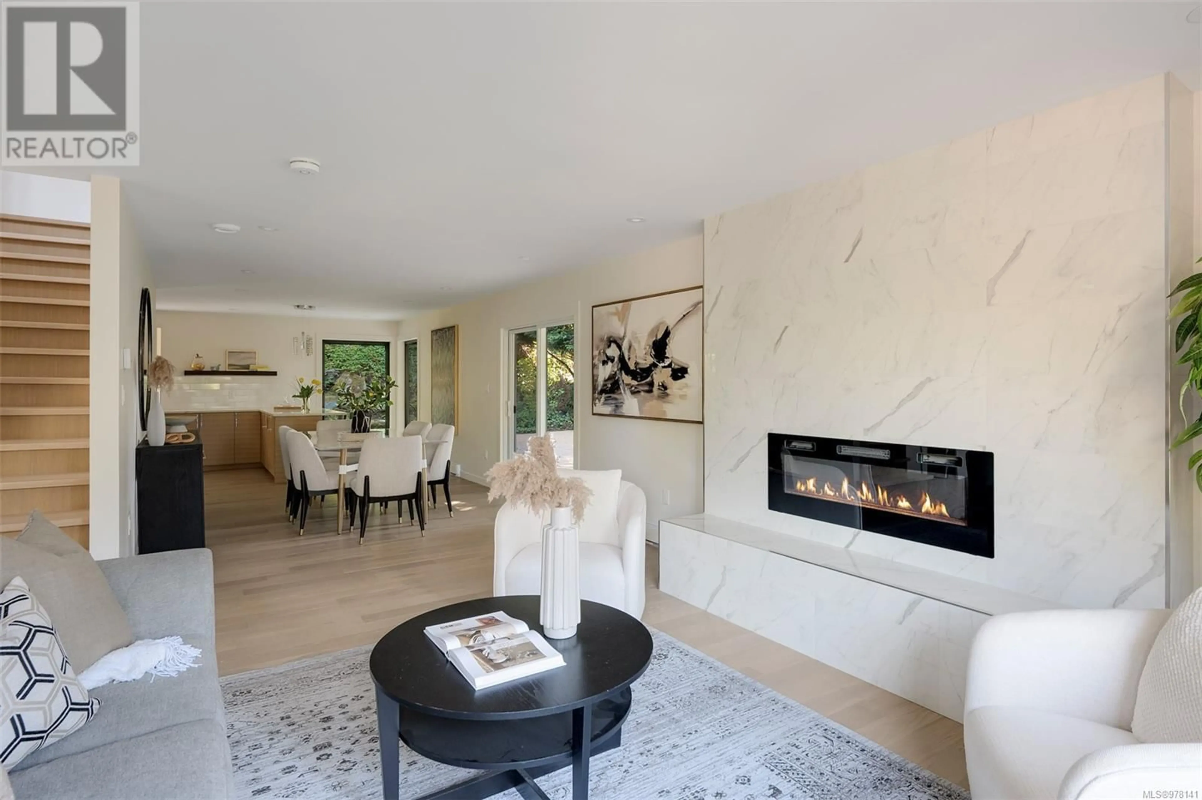 Living room, wood floors for 10925 Prentice Pl, North Saanich British Columbia V8L5H7