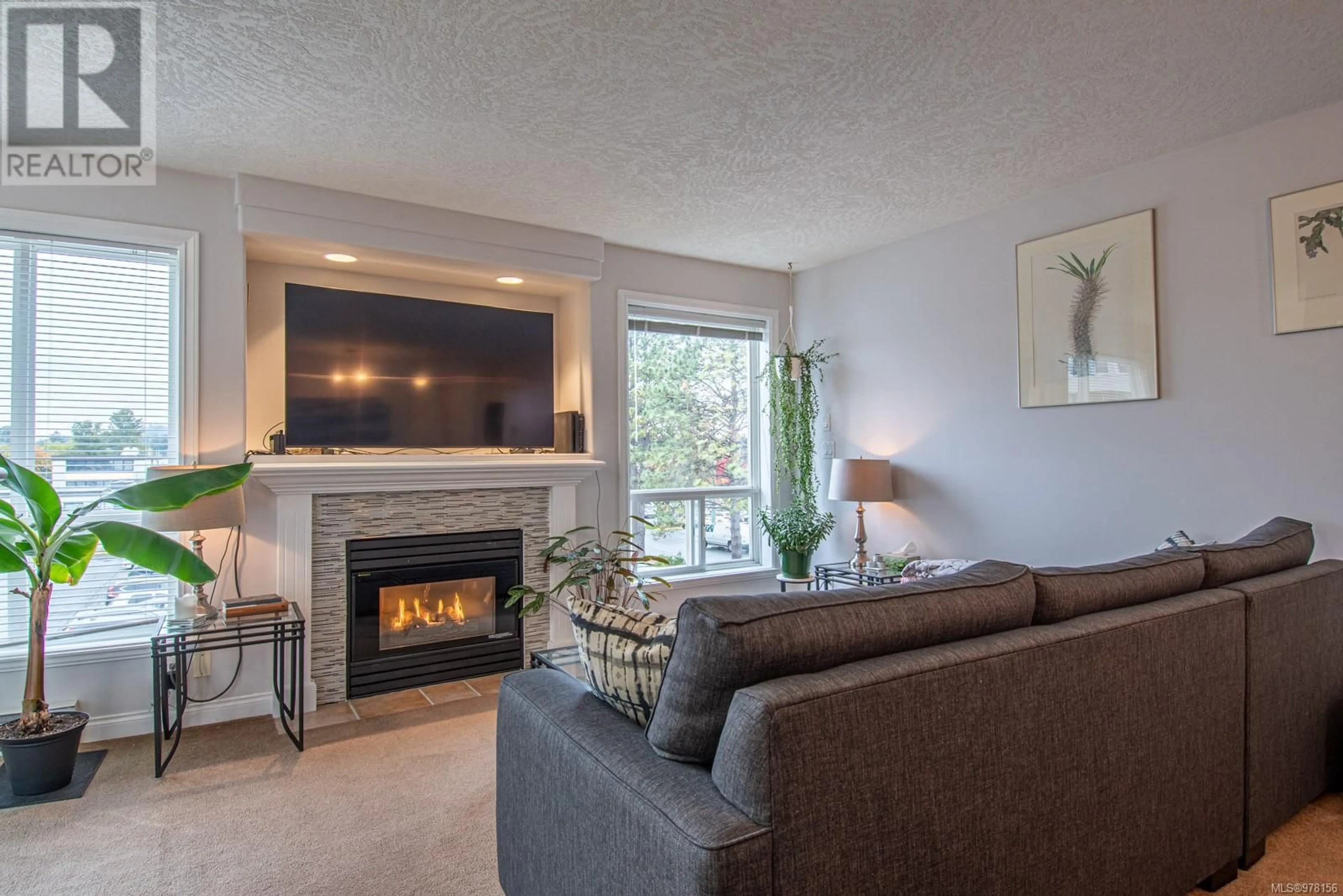 Living room, wood floors for 304 2310 Trent St, Victoria British Columbia V8R1K3