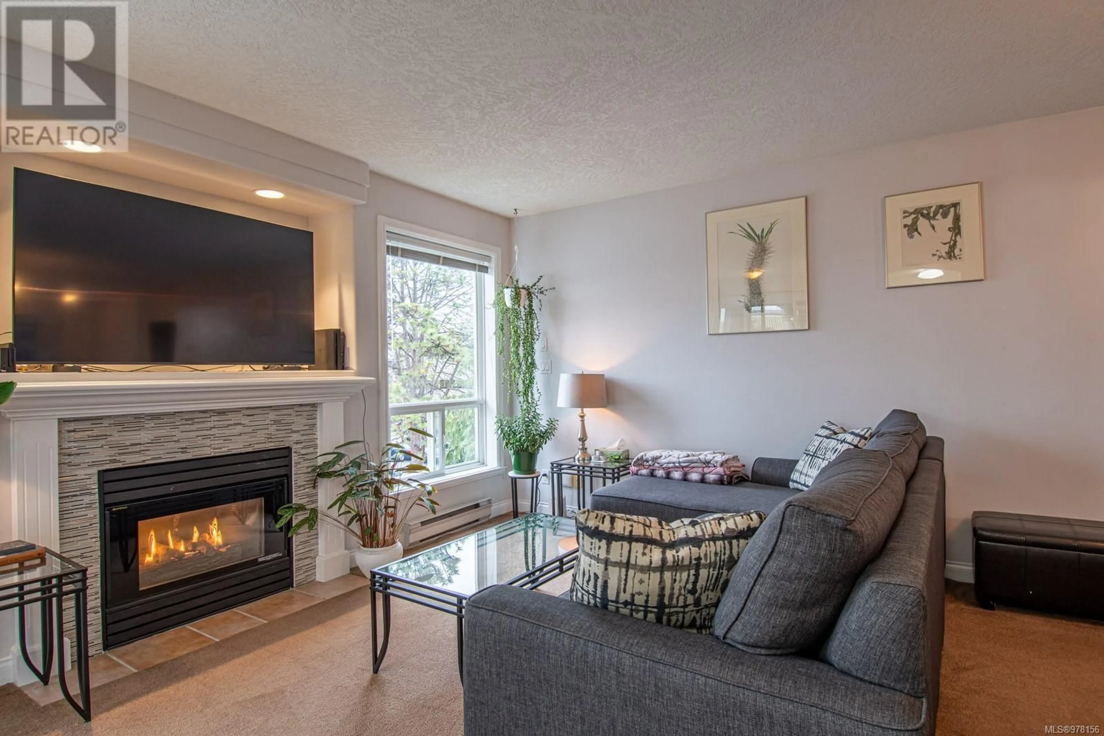 Living room, wood floors for 304 2310 Trent St, Victoria British Columbia V8R1K3