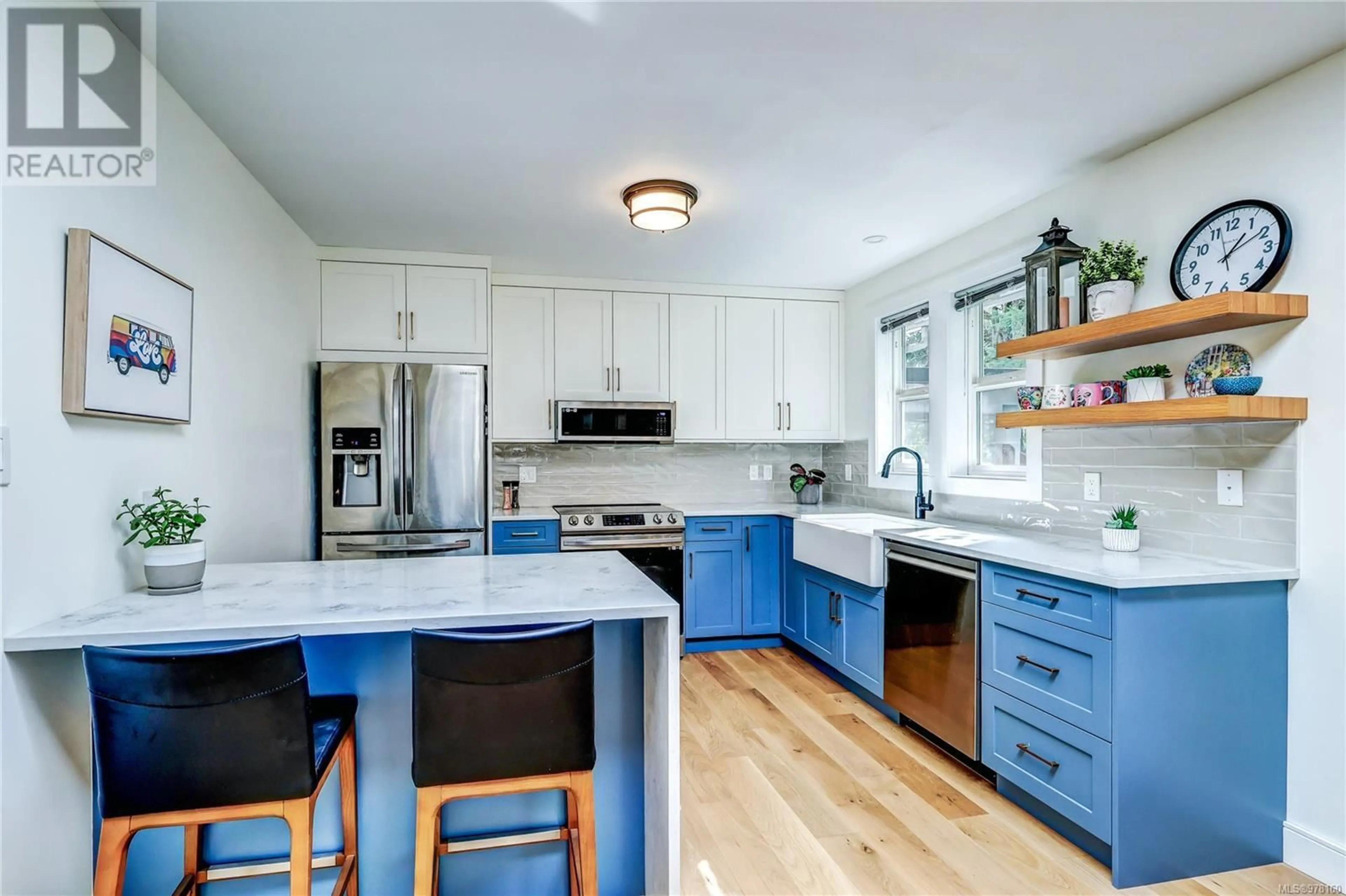 Open concept kitchen for 1540 Marina Way, Nanoose Bay British Columbia V9P9B6