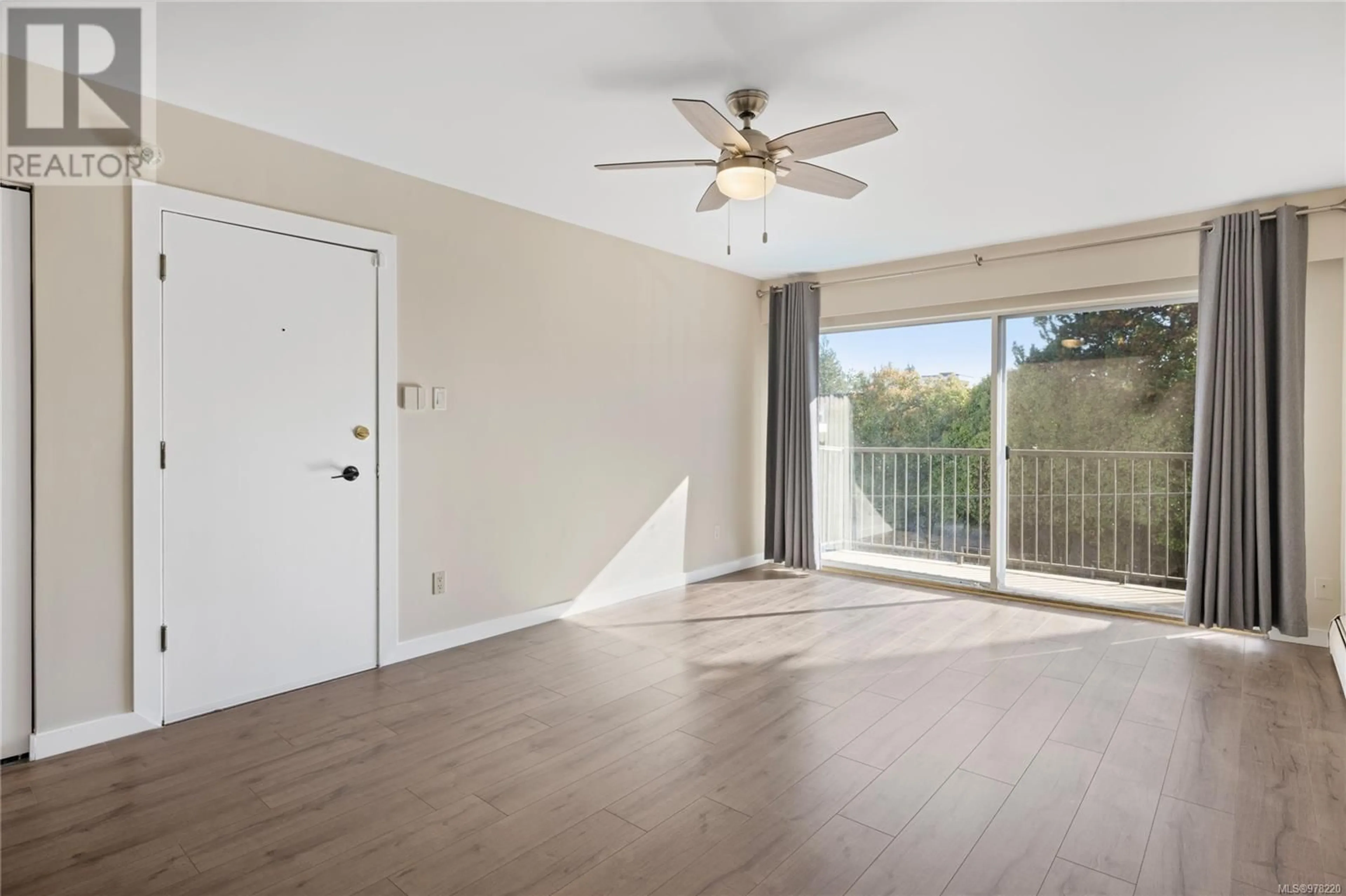 A pic of a room, wood floors for 5 1630 Crescent View Dr, Nanaimo British Columbia V9S2N5