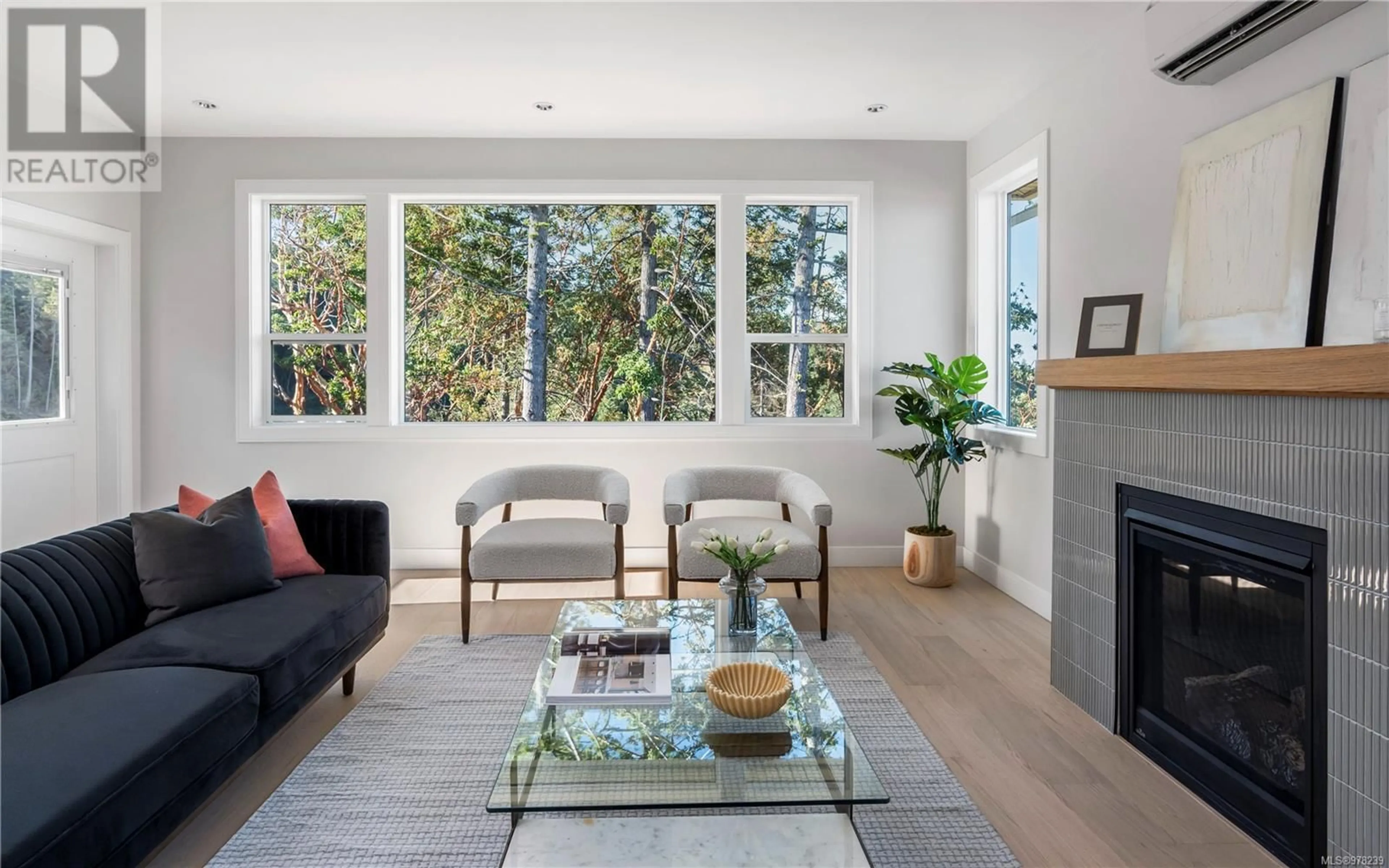 Living room, wood floors for 1414 Sandstone Lane, Langford British Columbia V9B6Z8