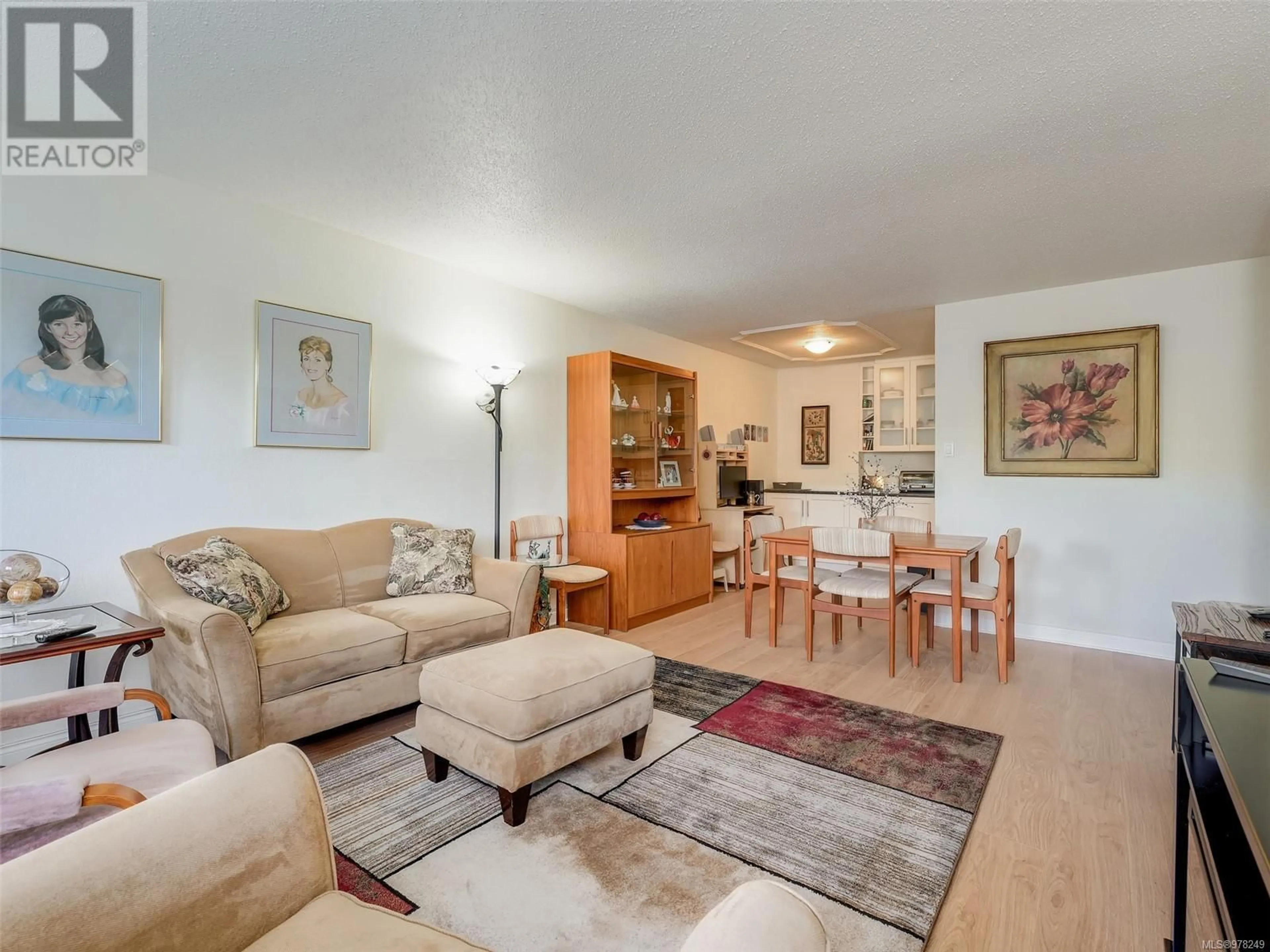 Living room, wood floors for 110 2100 Granite St, Oak Bay British Columbia V8S3G7