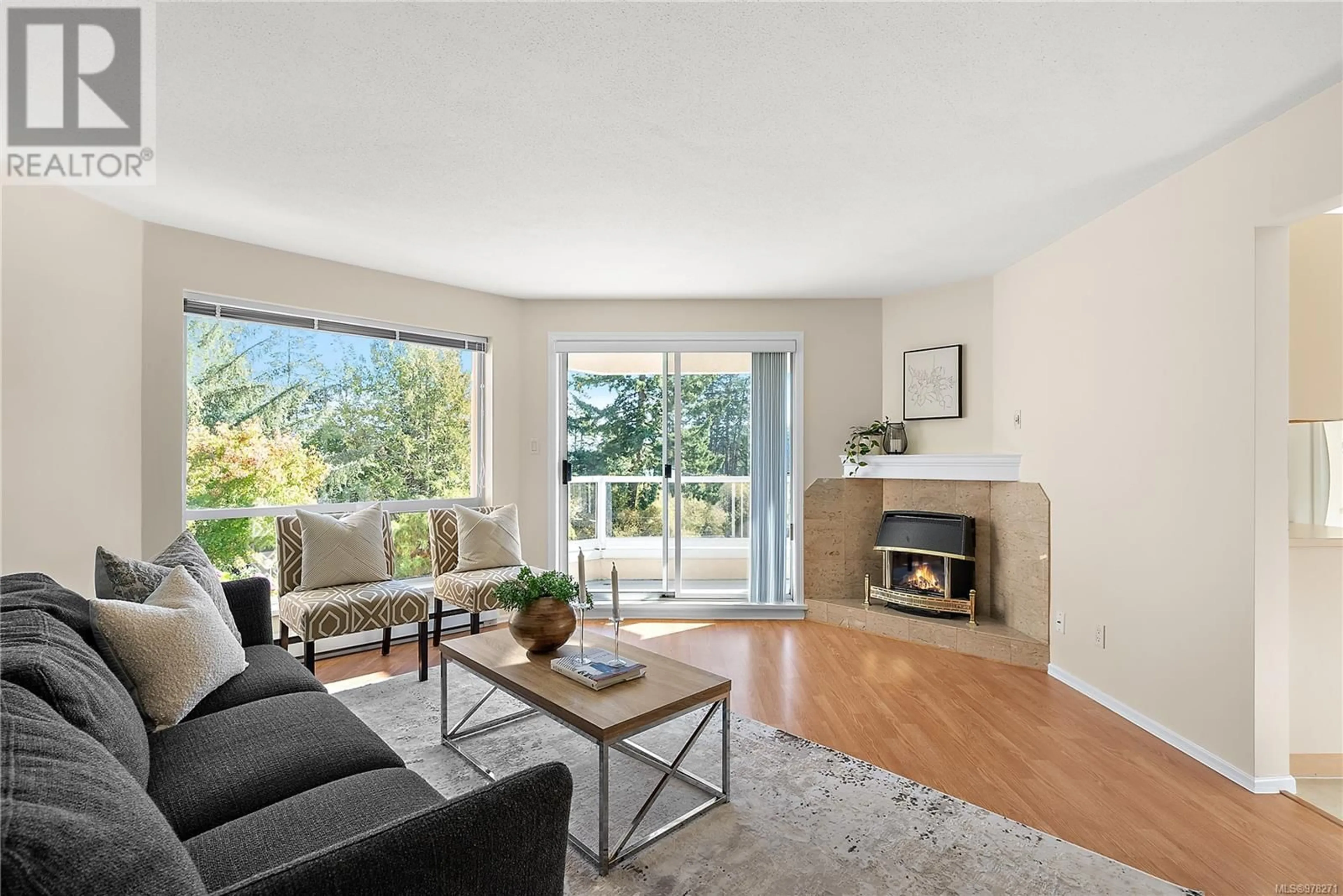 Living room, wood floors for 2173 2600 Ferguson Rd, Central Saanich British Columbia V8M2C1