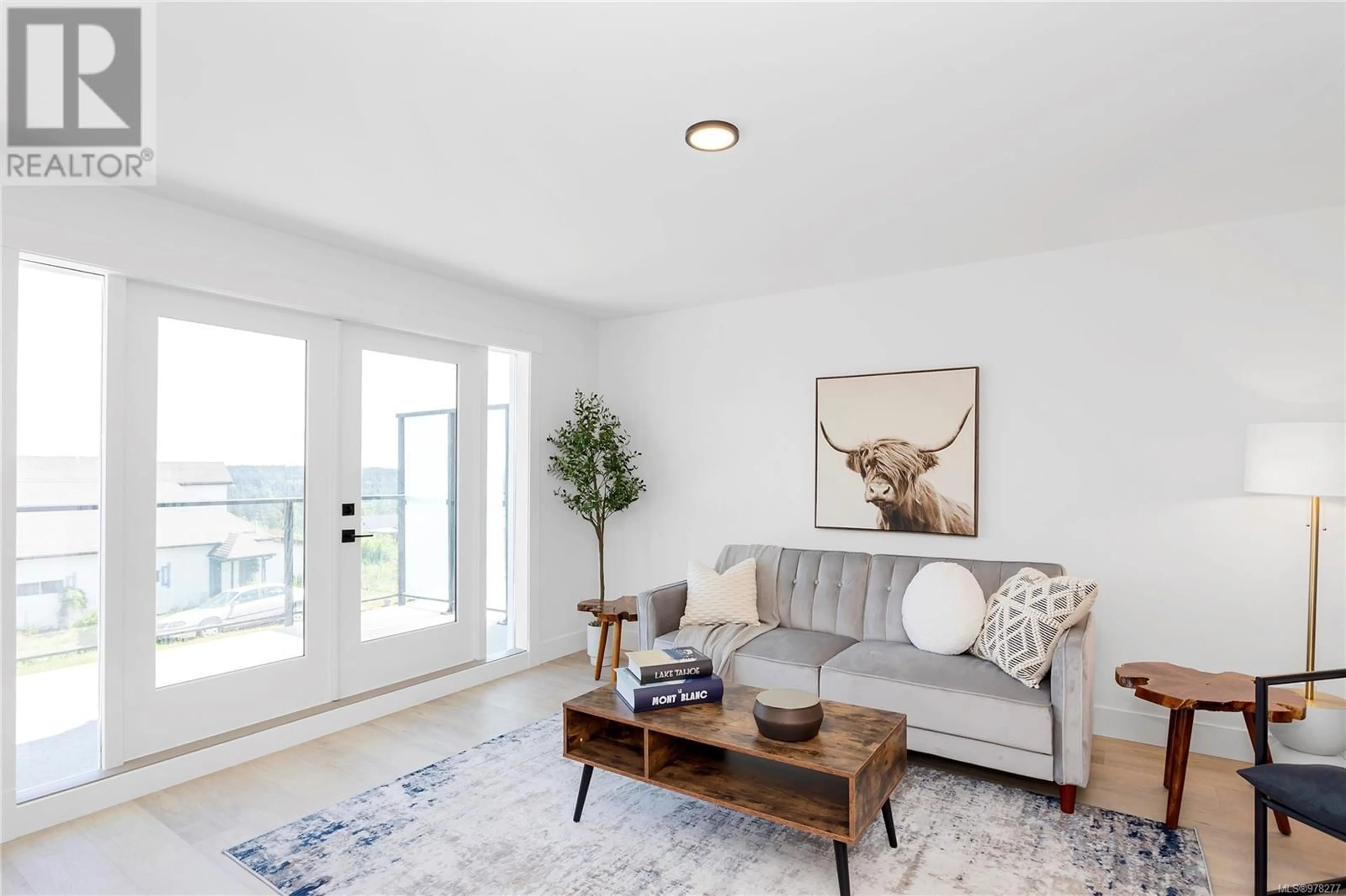 Living room, wood floors for 104 340 2nd Ave, Ladysmith British Columbia V9G1T4