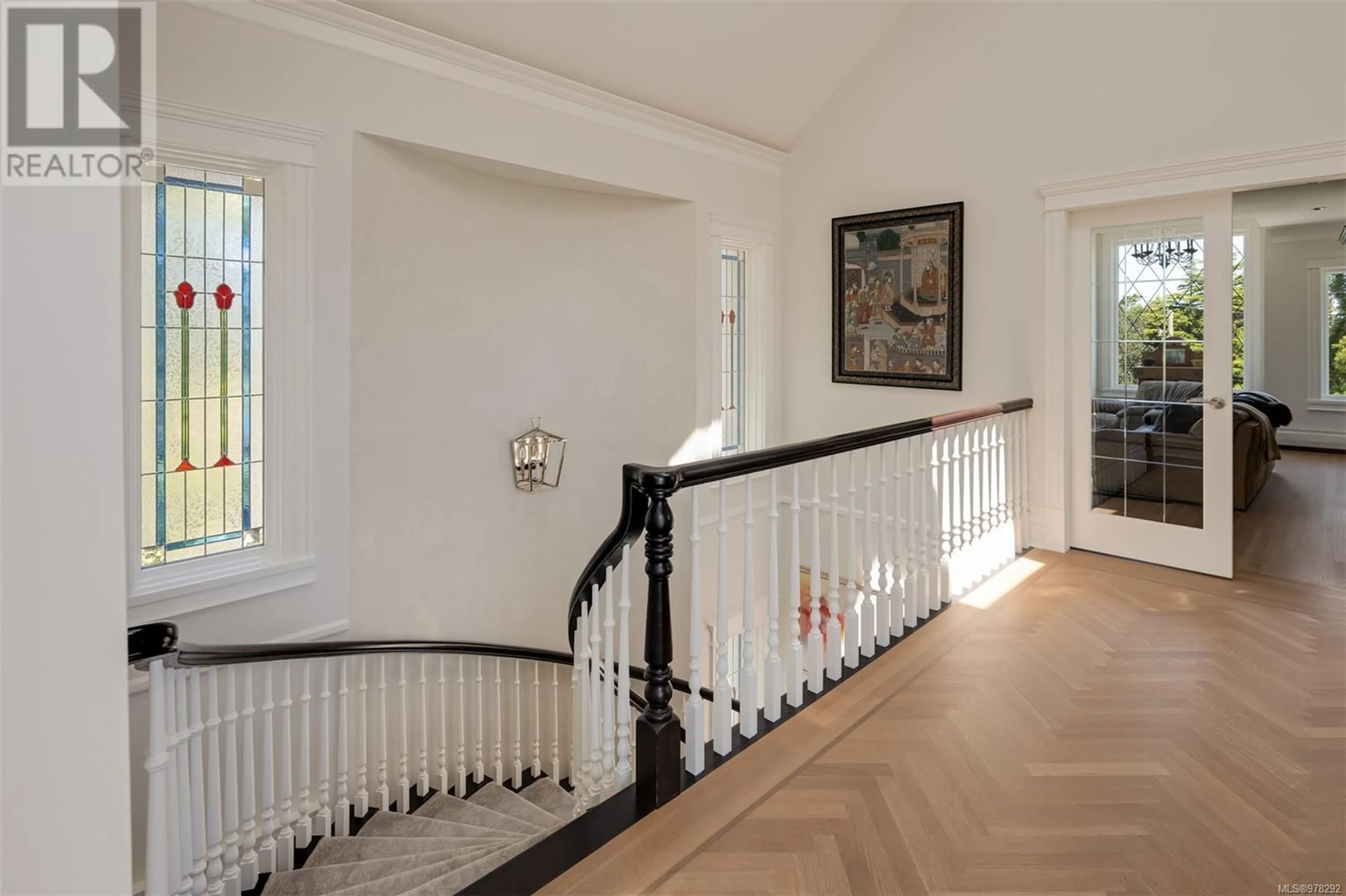 Indoor foyer for 520 ISLAND ROAD, Oak Bay British Columbia V8S2T6