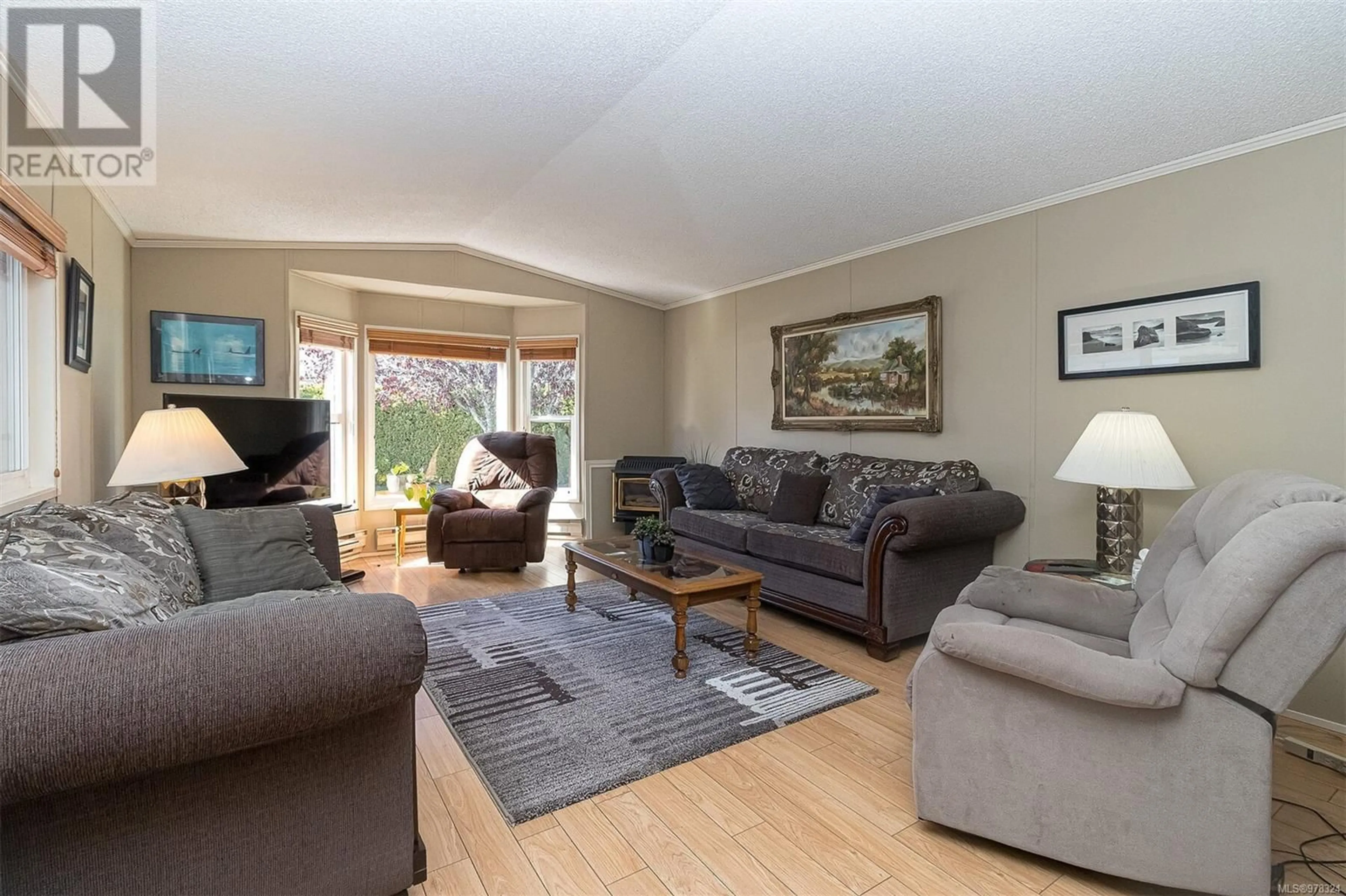 Living room, wood floors for 33 7583 Central Saanich Rd, Central Saanich British Columbia V0S1M0