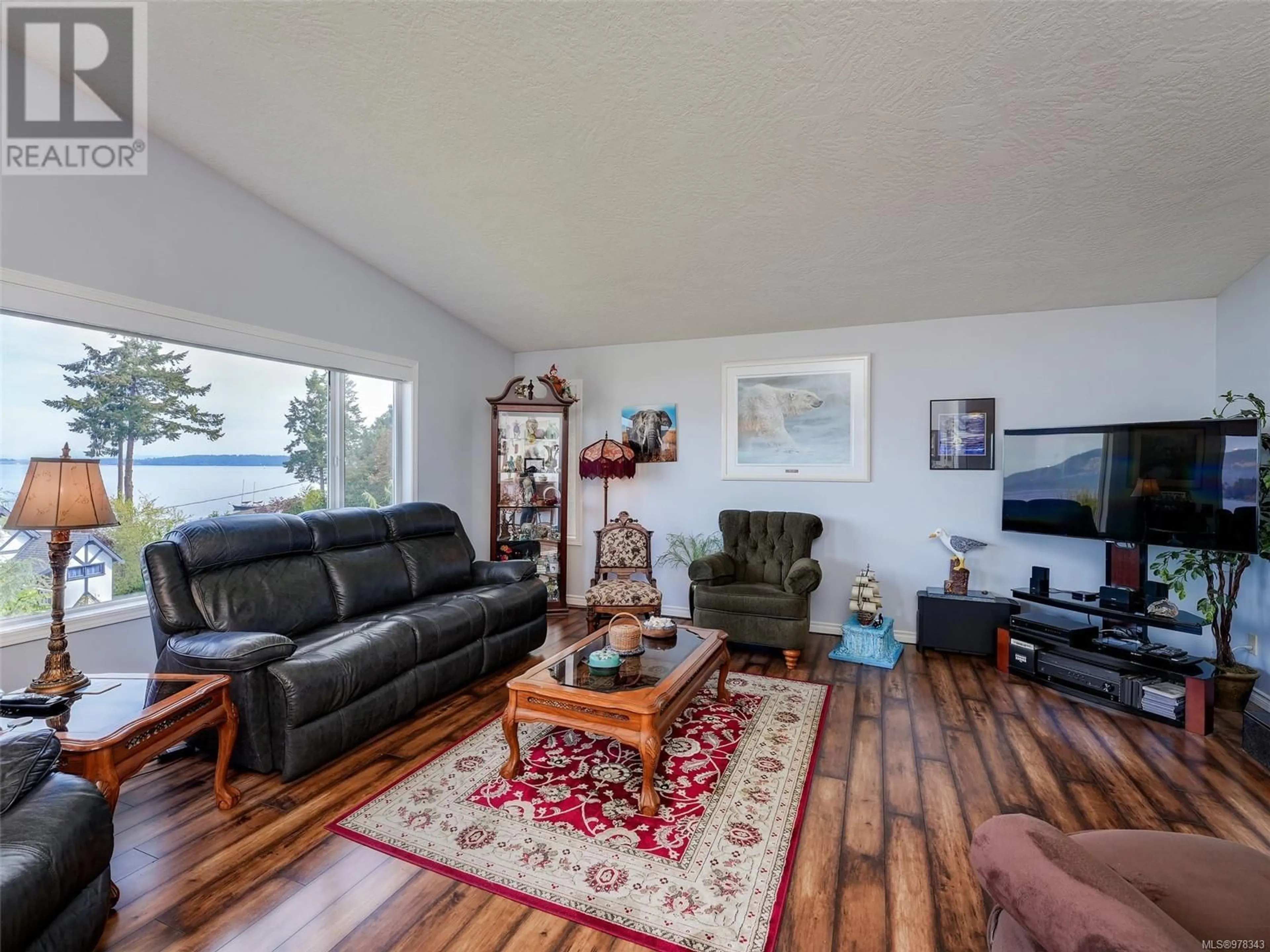 Living room, wood floors for 2467 Mill Bay Rd, Mill Bay British Columbia V0R2P4