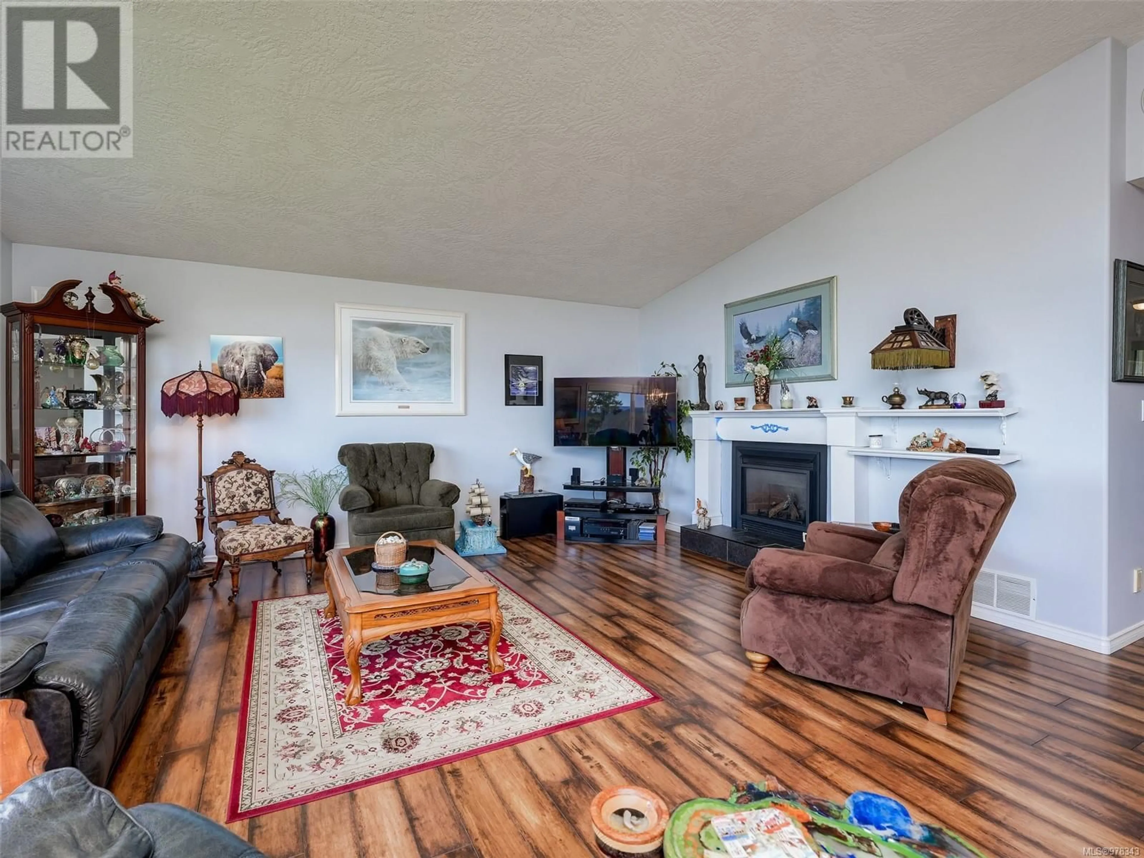 Living room, wood floors for 2467 Mill Bay Rd, Mill Bay British Columbia V0R2P4