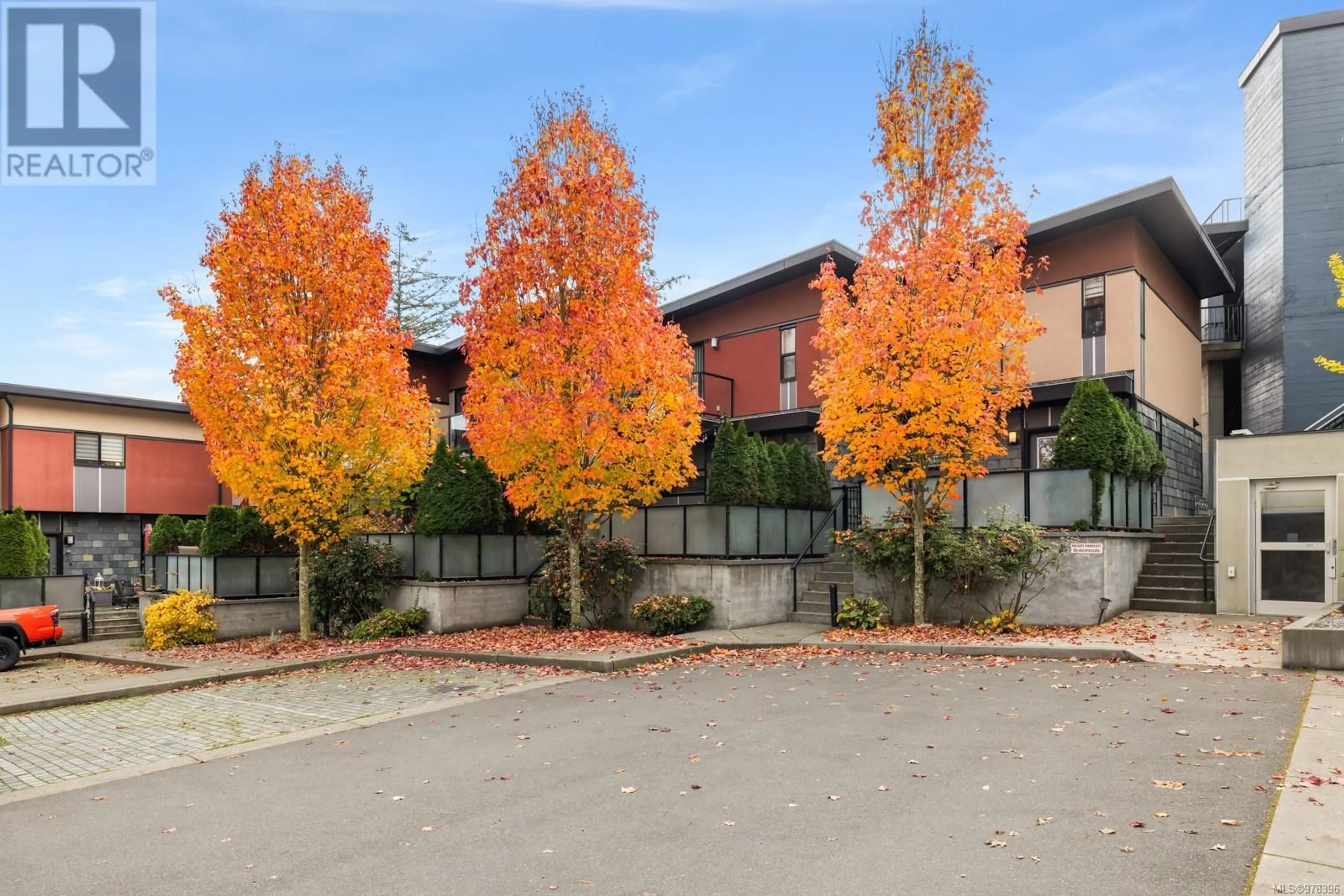 Patio, the front or back of building for 1 2321 Island View Rd, Central Saanich British Columbia V8X0C9