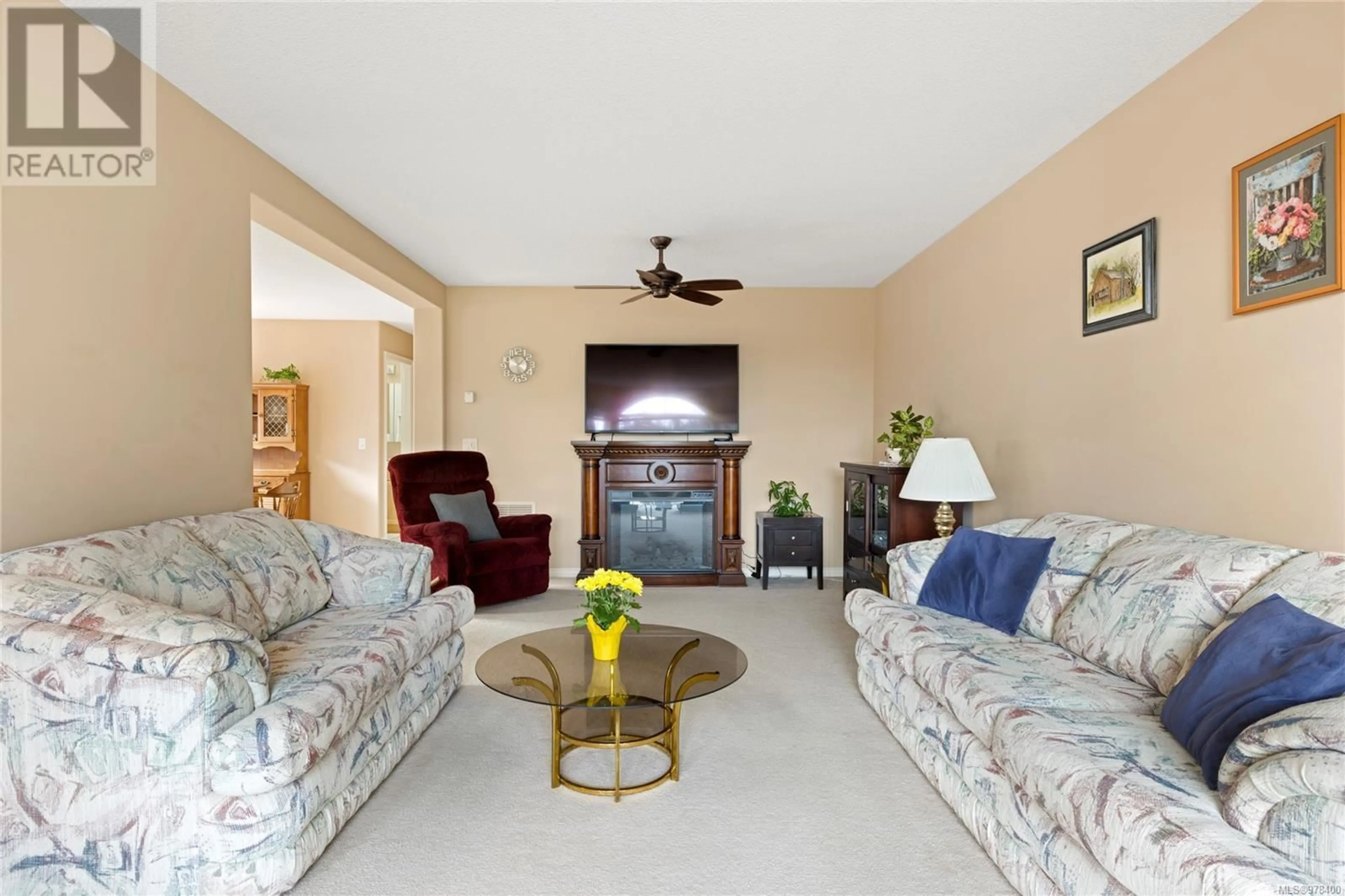 Living room, carpet floors for 3853 Honey Locust Dr, Nanaimo British Columbia V9T6B9