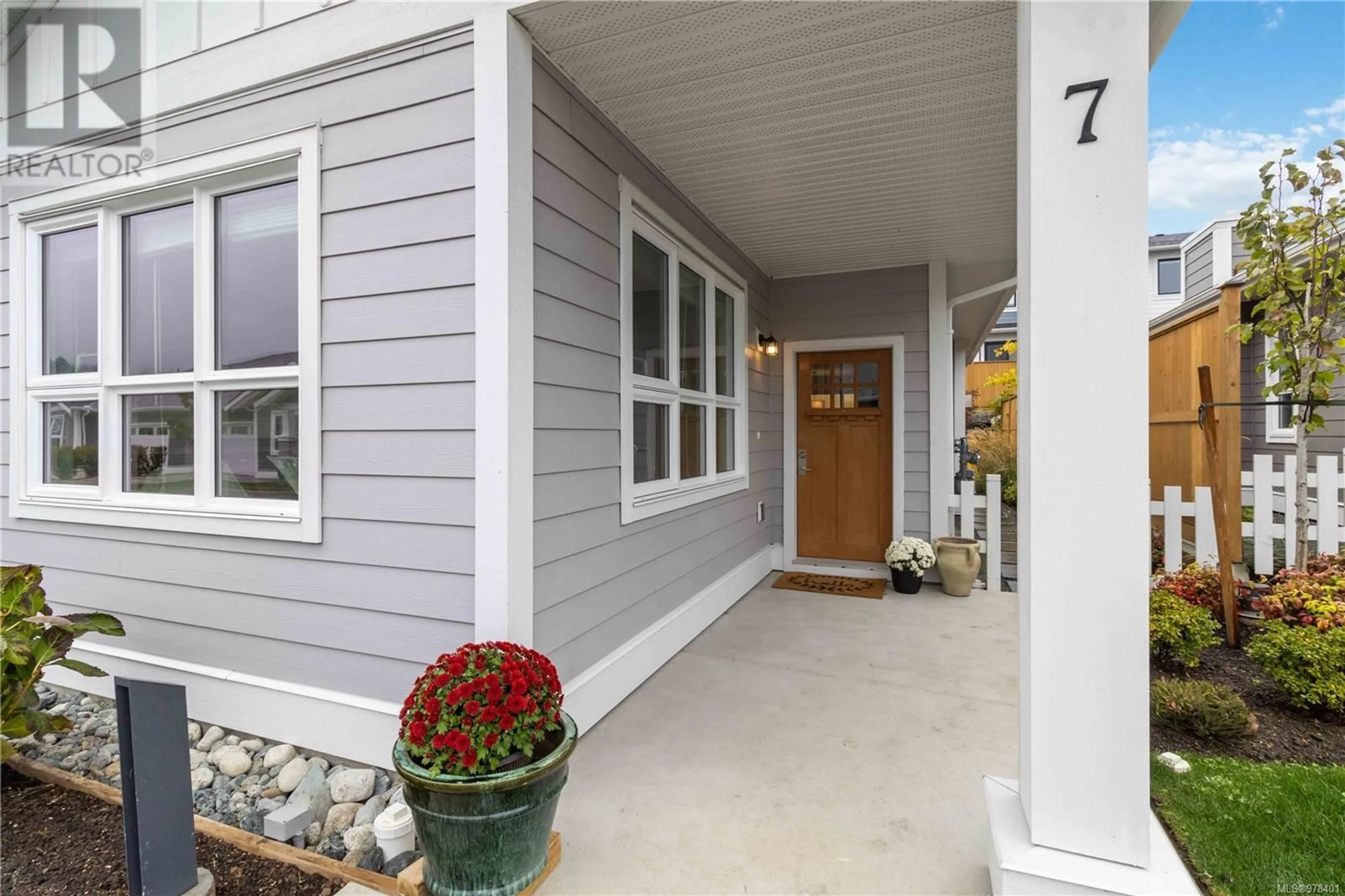 Indoor entryway, wood floors for 7 265 Caspian Dr, Colwood British Columbia V9C0P8