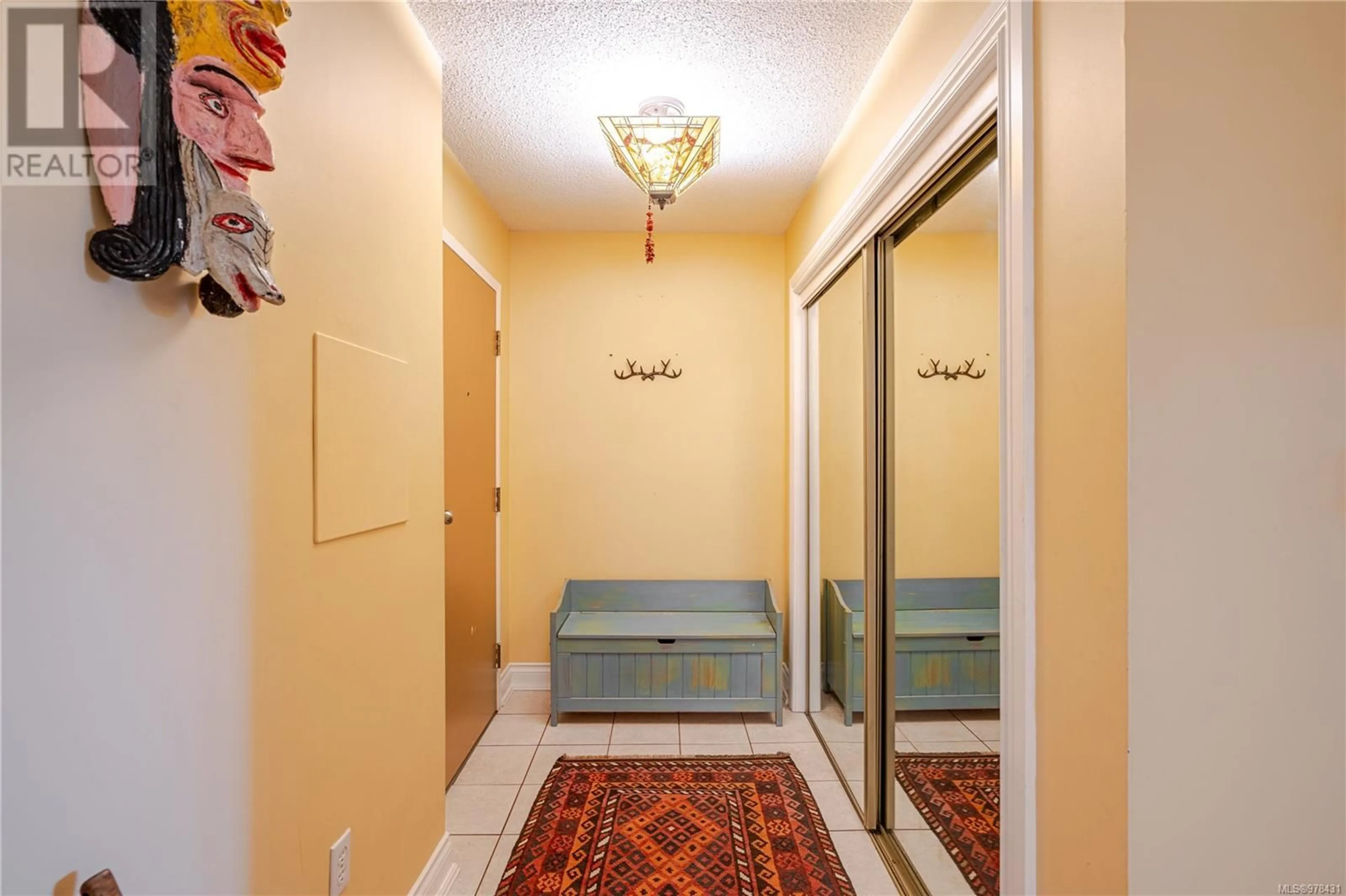 Indoor entryway, carpet floors for 106 103 Gorge Rd E, Victoria British Columbia V9A6Z2