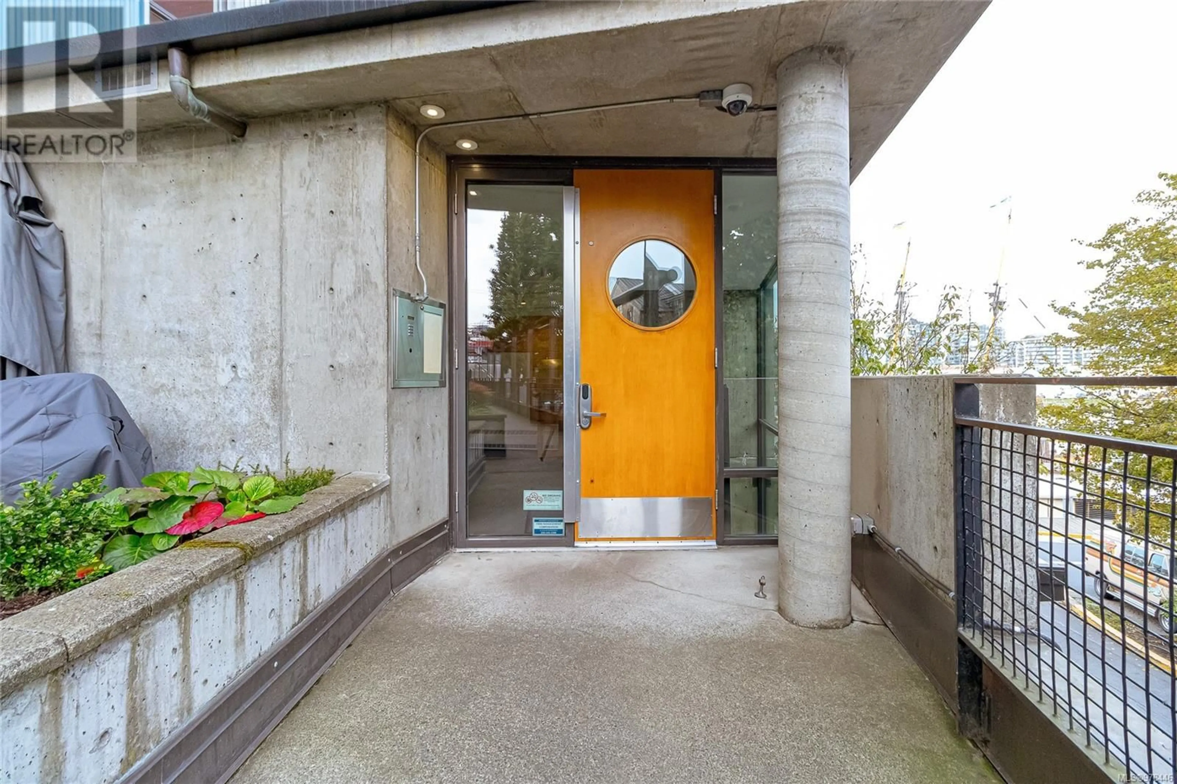 Indoor foyer, cement floor for 521 409 Swift St, Victoria British Columbia V8W1S2