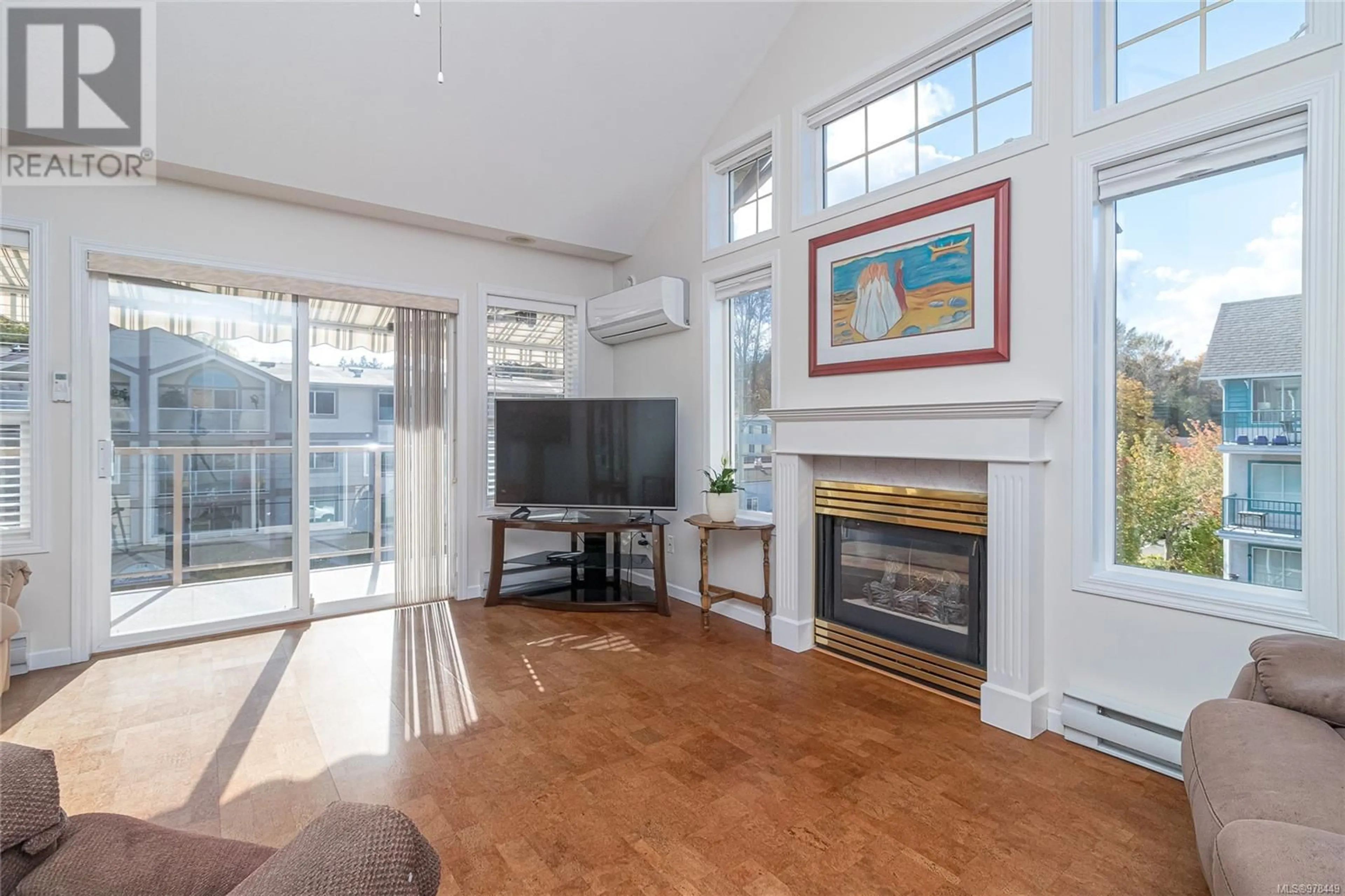 Living room, wood floors for 301 245 First St, Duncan British Columbia V9L1R3