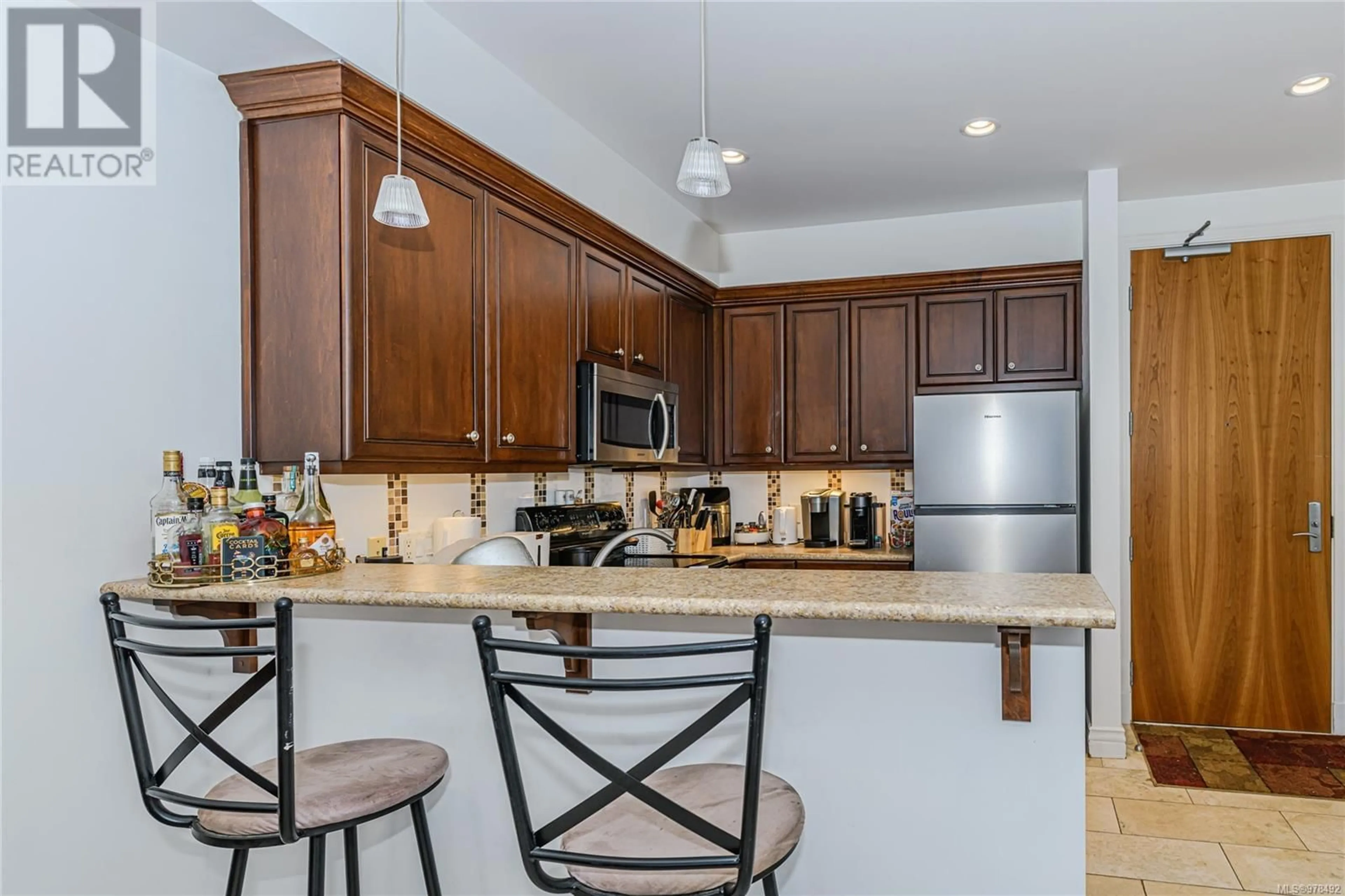 Open concept kitchen for 316 1325 Bear Mountain Pkwy, Langford British Columbia V9B6T8