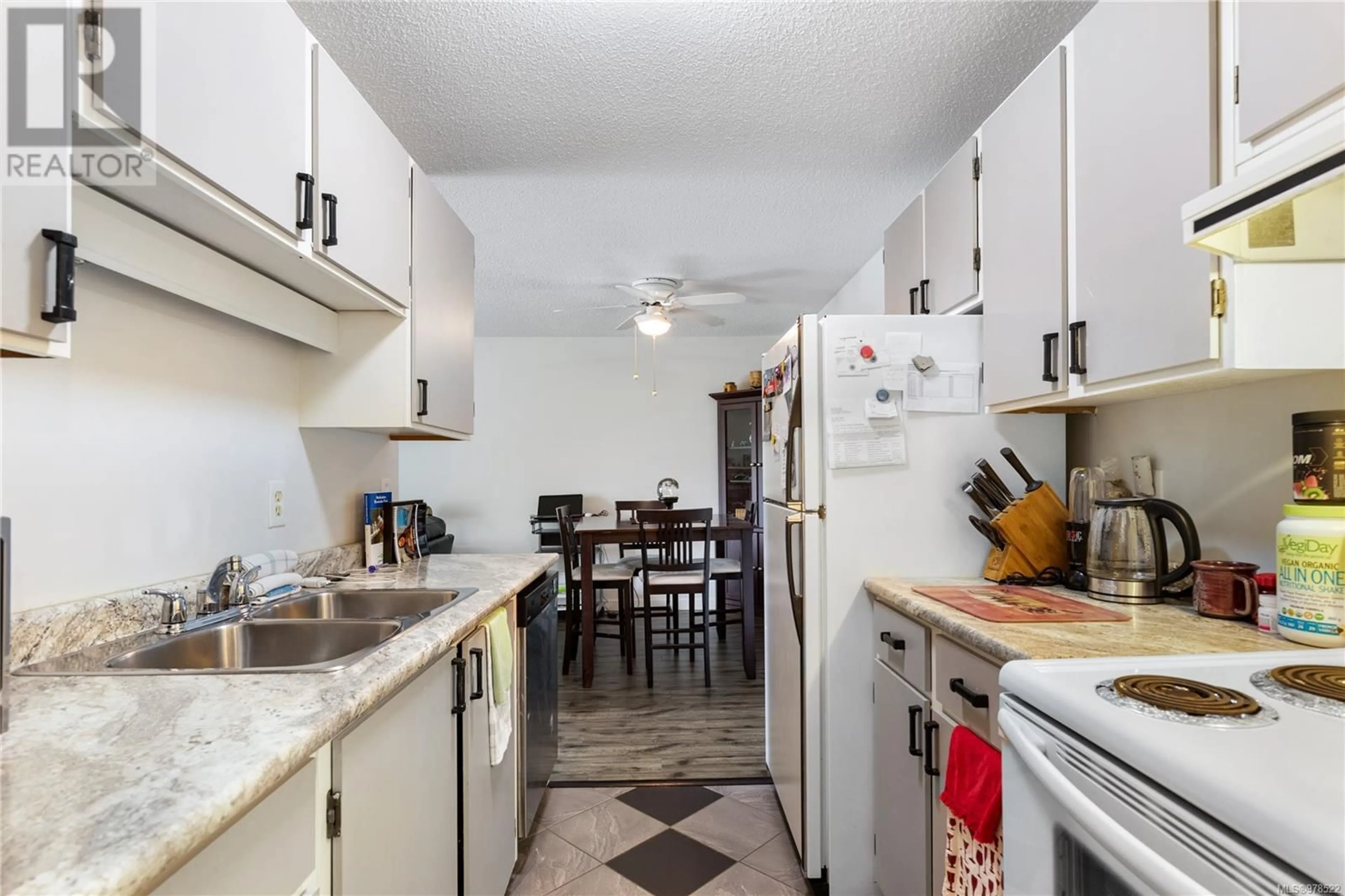 Standard kitchen, wood floors, cottage for 408 3270 Ross Rd, Nanaimo British Columbia V9T5J1