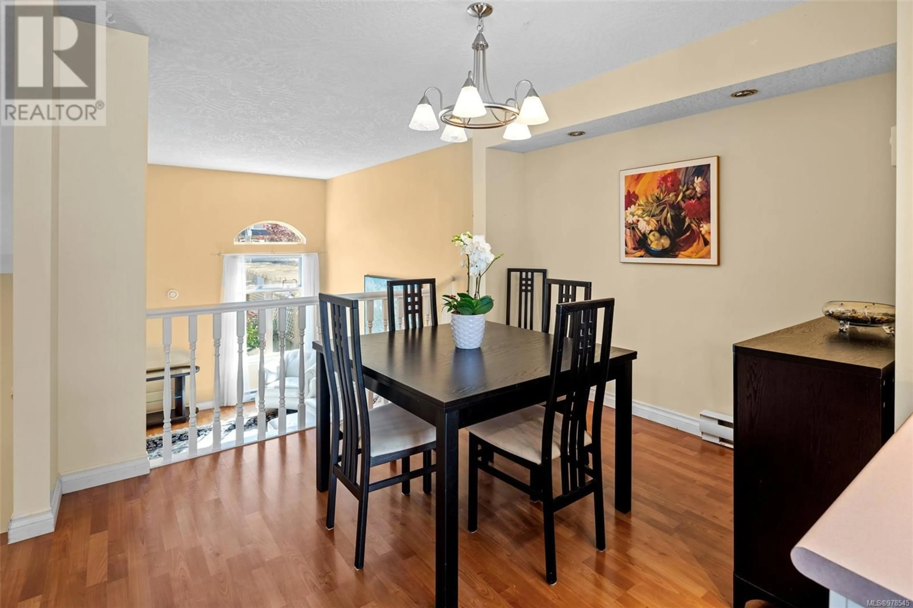 Dining room, wood floors, cottage for 3018 Washington Ave, Victoria British Columbia V9A1P6