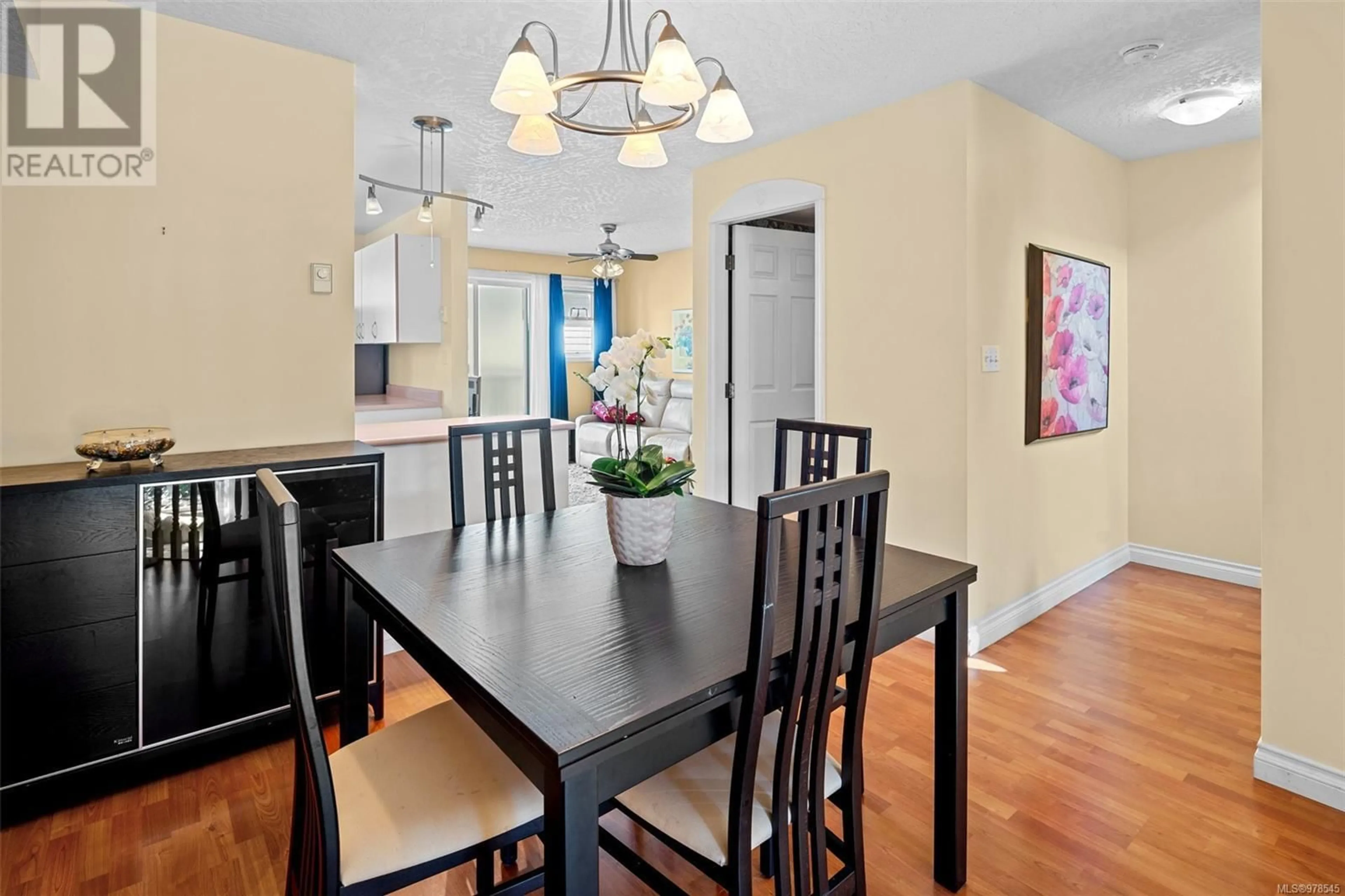 Dining room, wood floors, cottage for 3018 Washington Ave, Victoria British Columbia V9A1P6