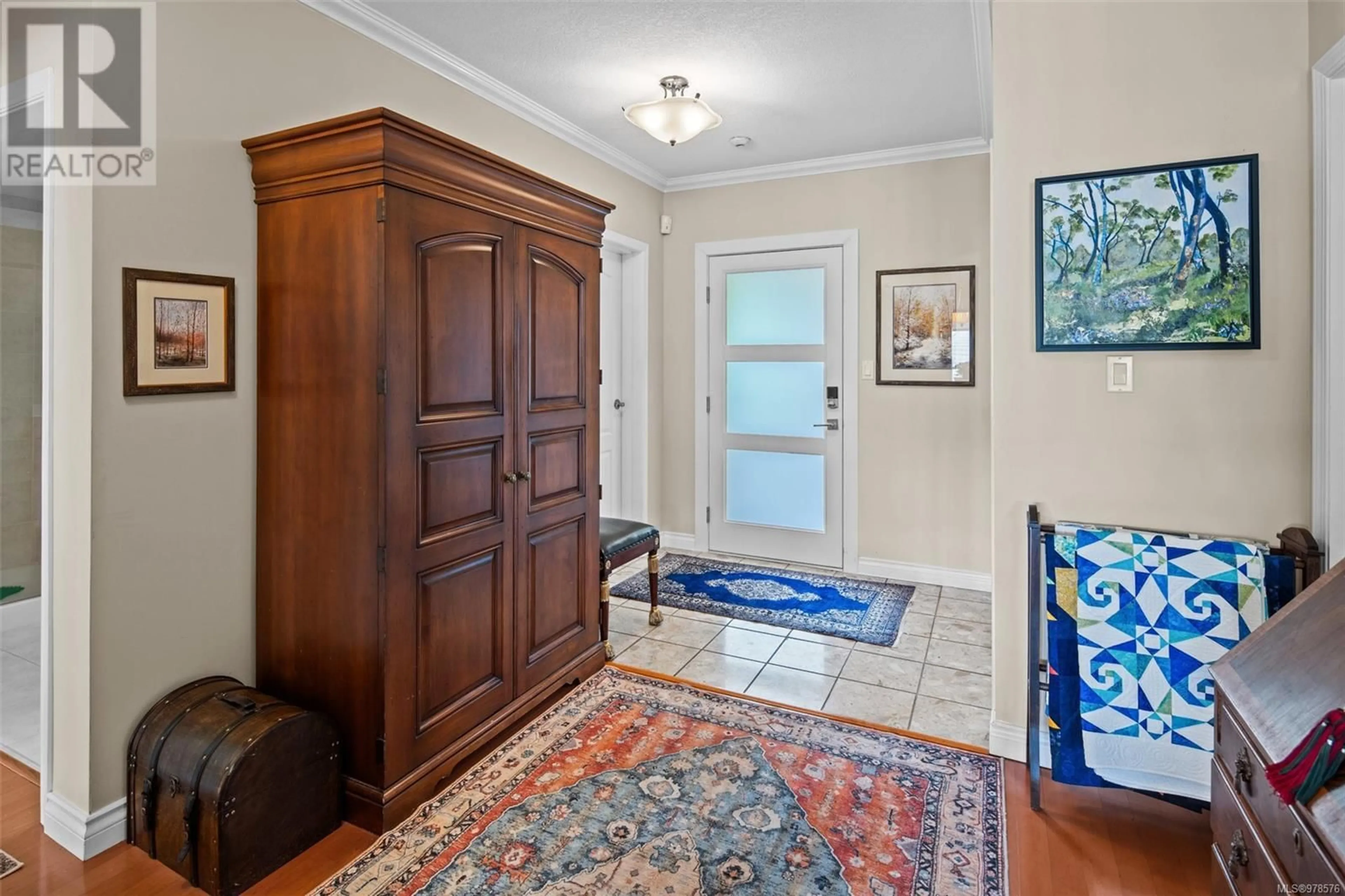 Indoor entryway, wood floors for 418 50 Songhees Rd, Victoria British Columbia V9A7J4