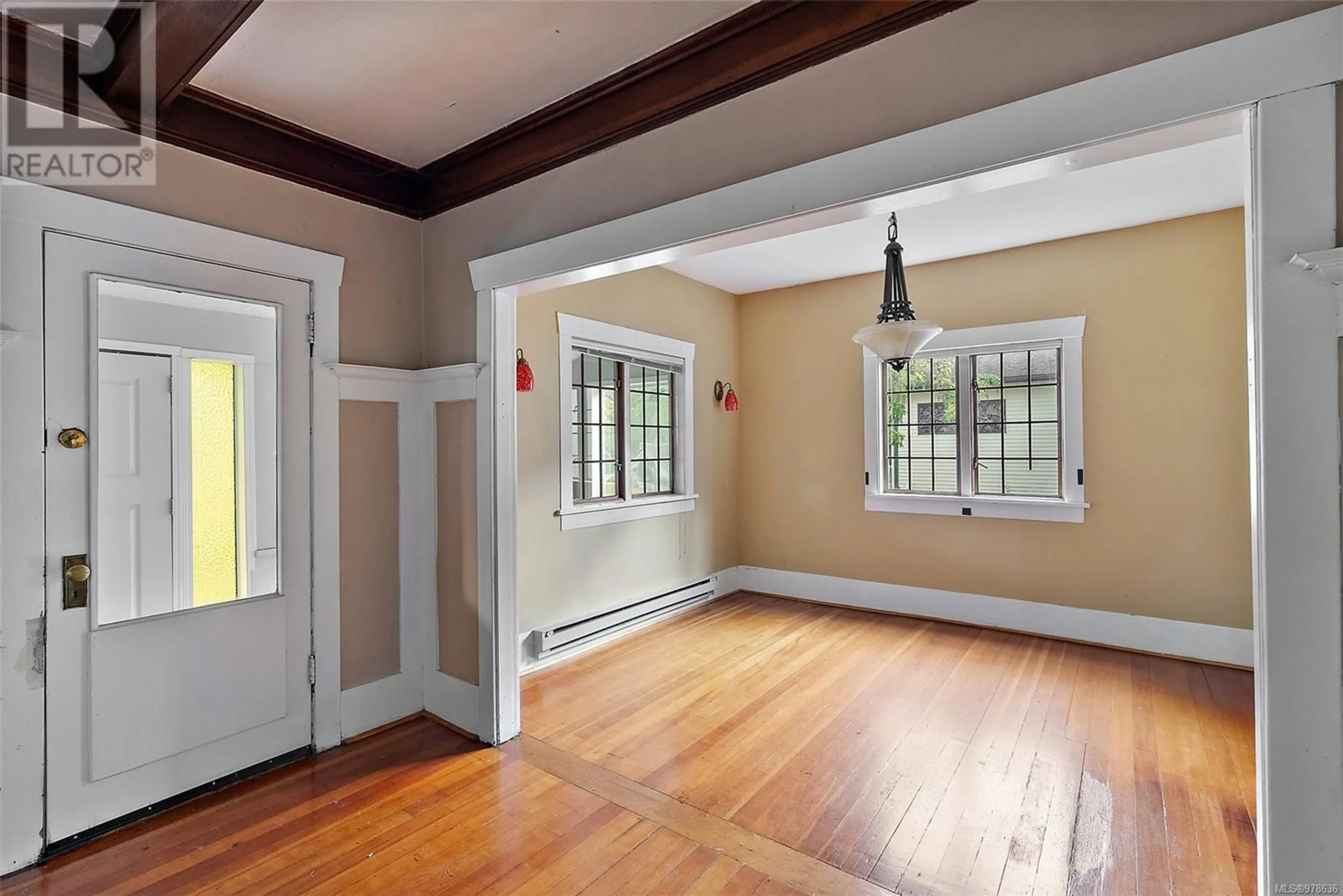 Indoor foyer, wood floors for 9676 Seventh St, Sidney British Columbia V8L2V5