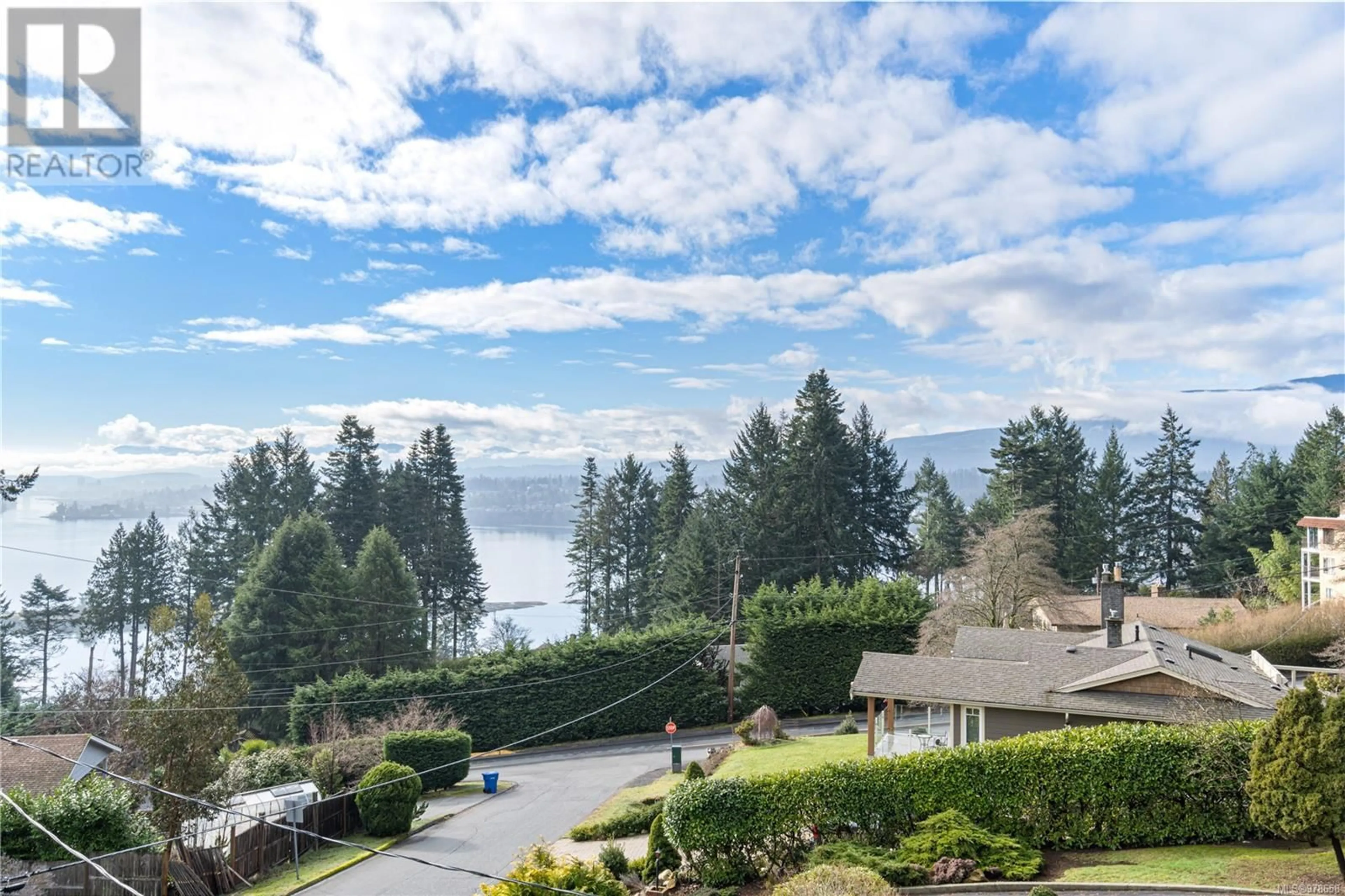 Patio, lake for 133 Cross Bow Dr, Nanaimo British Columbia V9T1L2