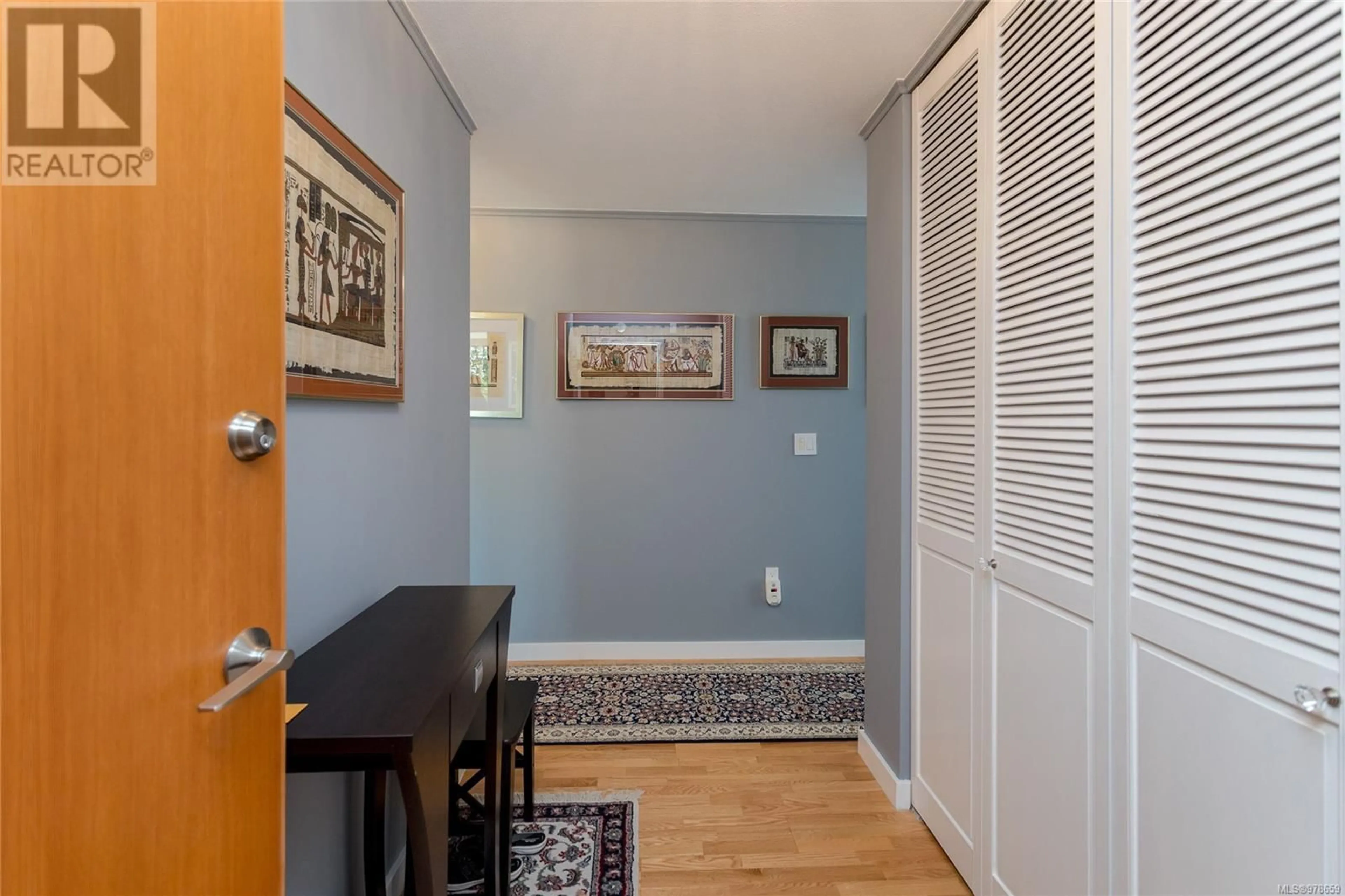 Indoor entryway, wood floors for 302 670 Dallas Rd, Victoria British Columbia V8V1B7