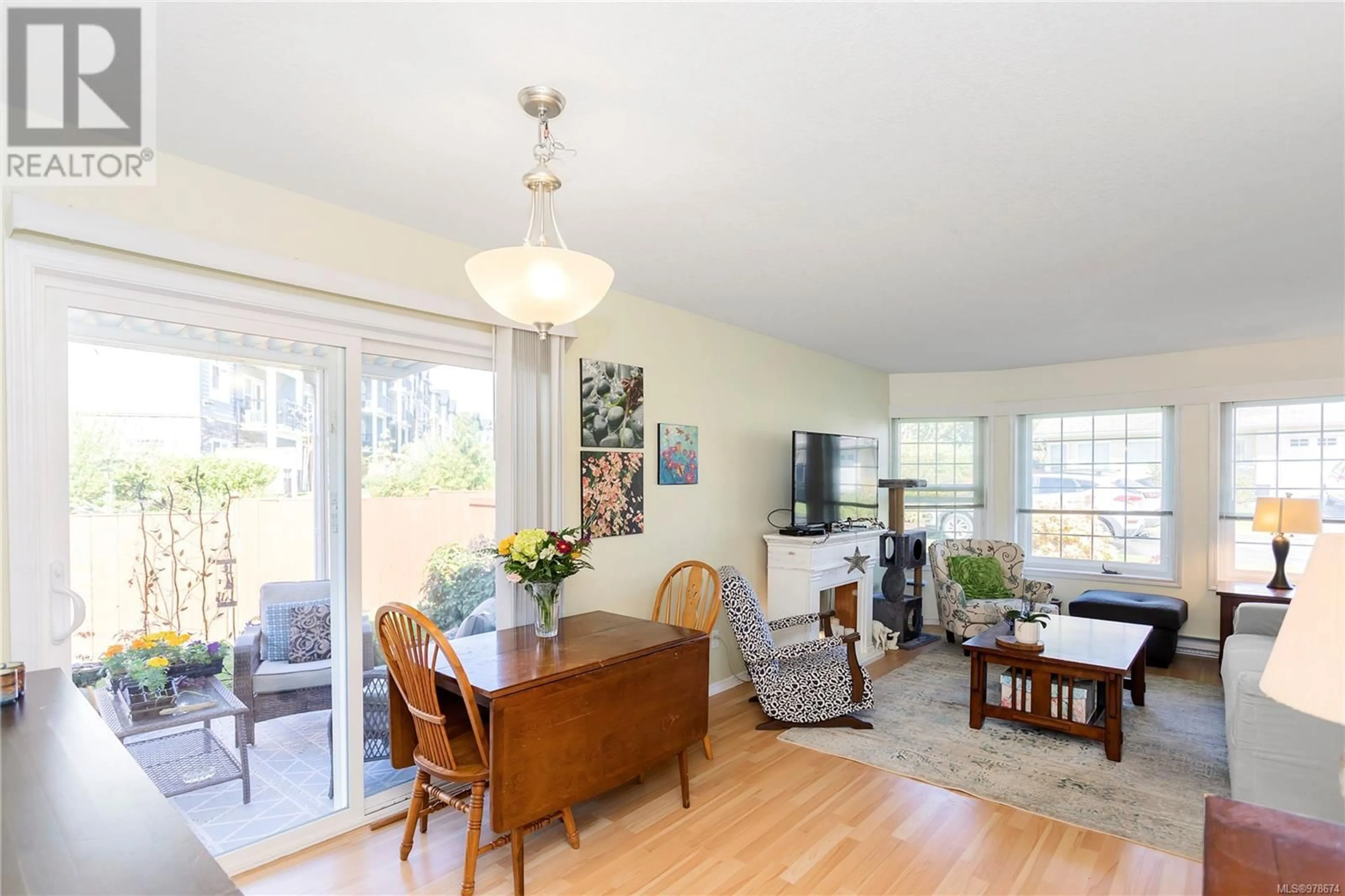 Living room, wood floors for 3 4750 Uplands Dr, Nanaimo British Columbia V9T5V1