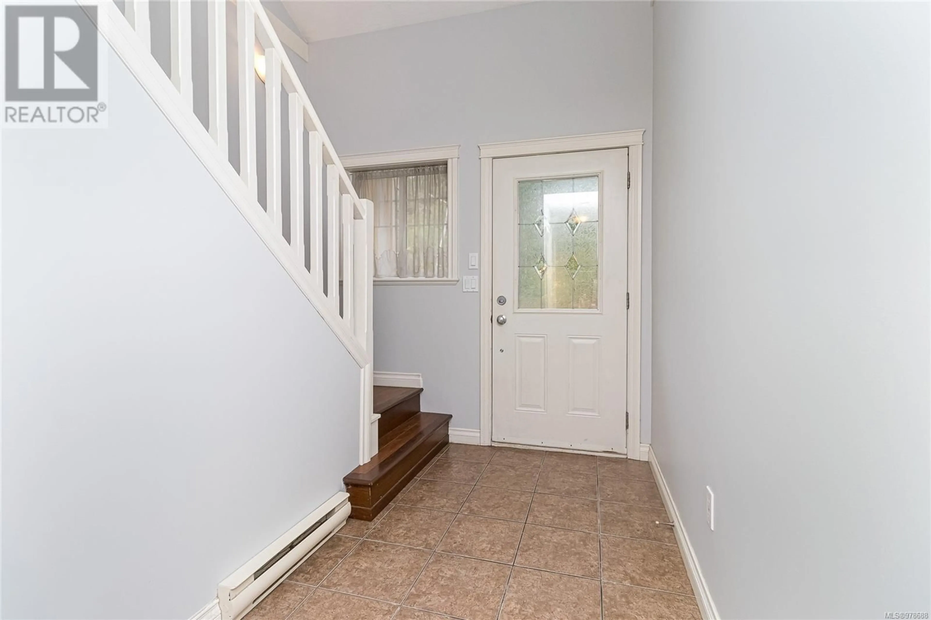 Indoor entryway, wood floors for 969 Huckleberry Terr, Langford British Columbia V9C0A7