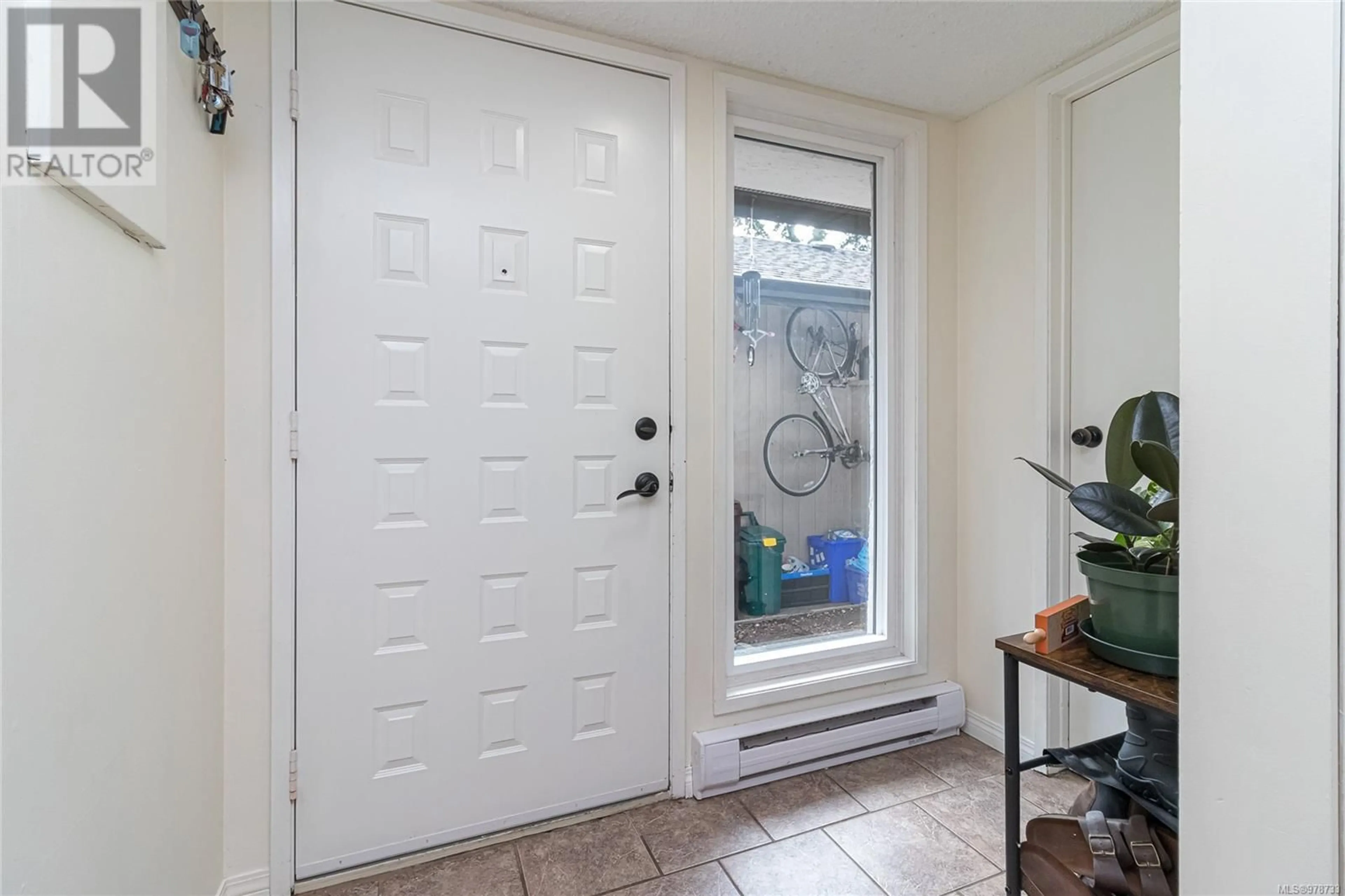 Indoor entryway, wood floors for 16 1184 Clarke Rd, Central Saanich British Columbia V8M1K3