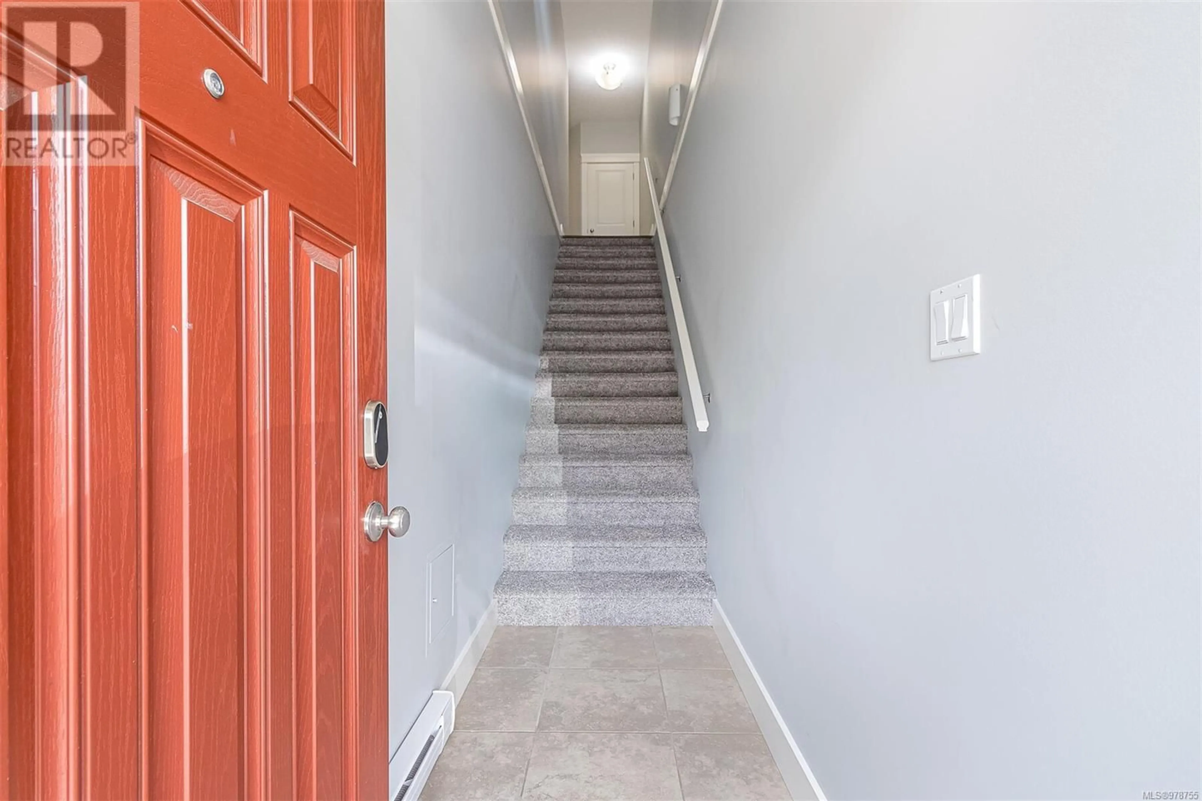 Indoor foyer, cement floor for 6202 Thyme Pl, Nanaimo British Columbia V9V1M1