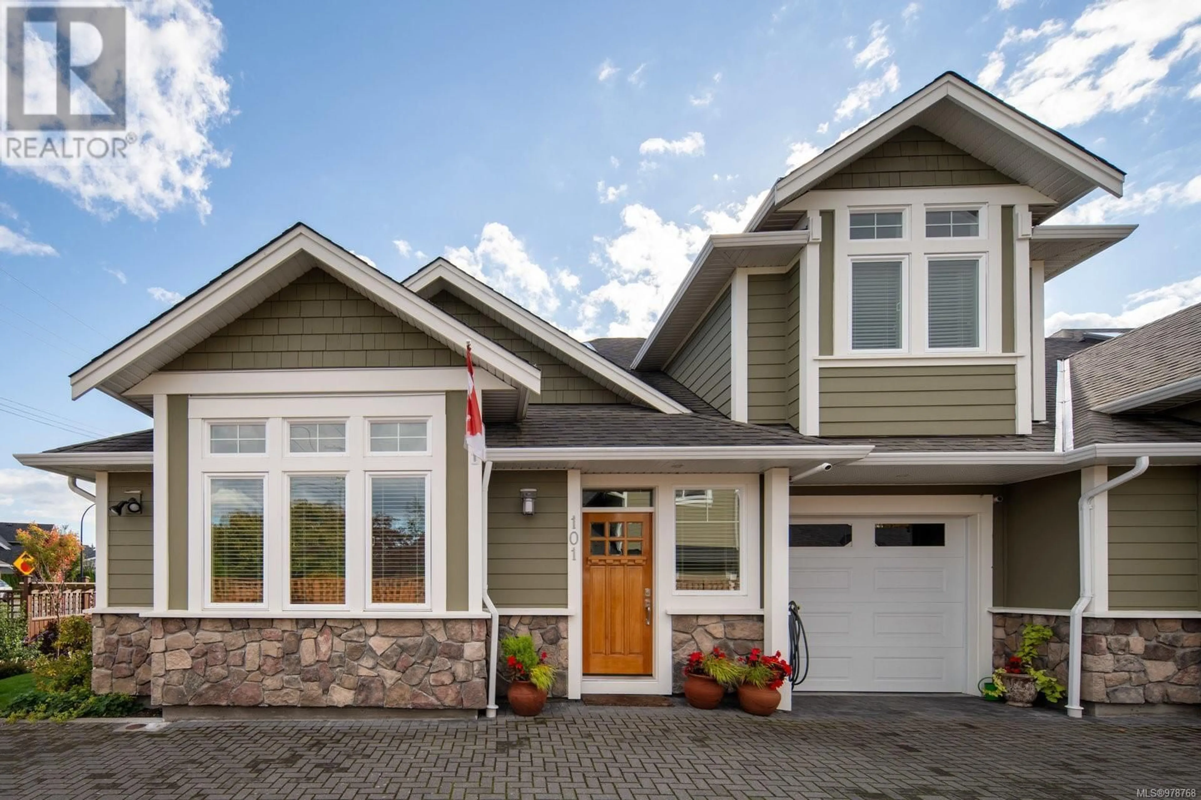 Home with vinyl exterior material for 101 10500 McDonald Park Rd, Sidney British Columbia V8L0B6