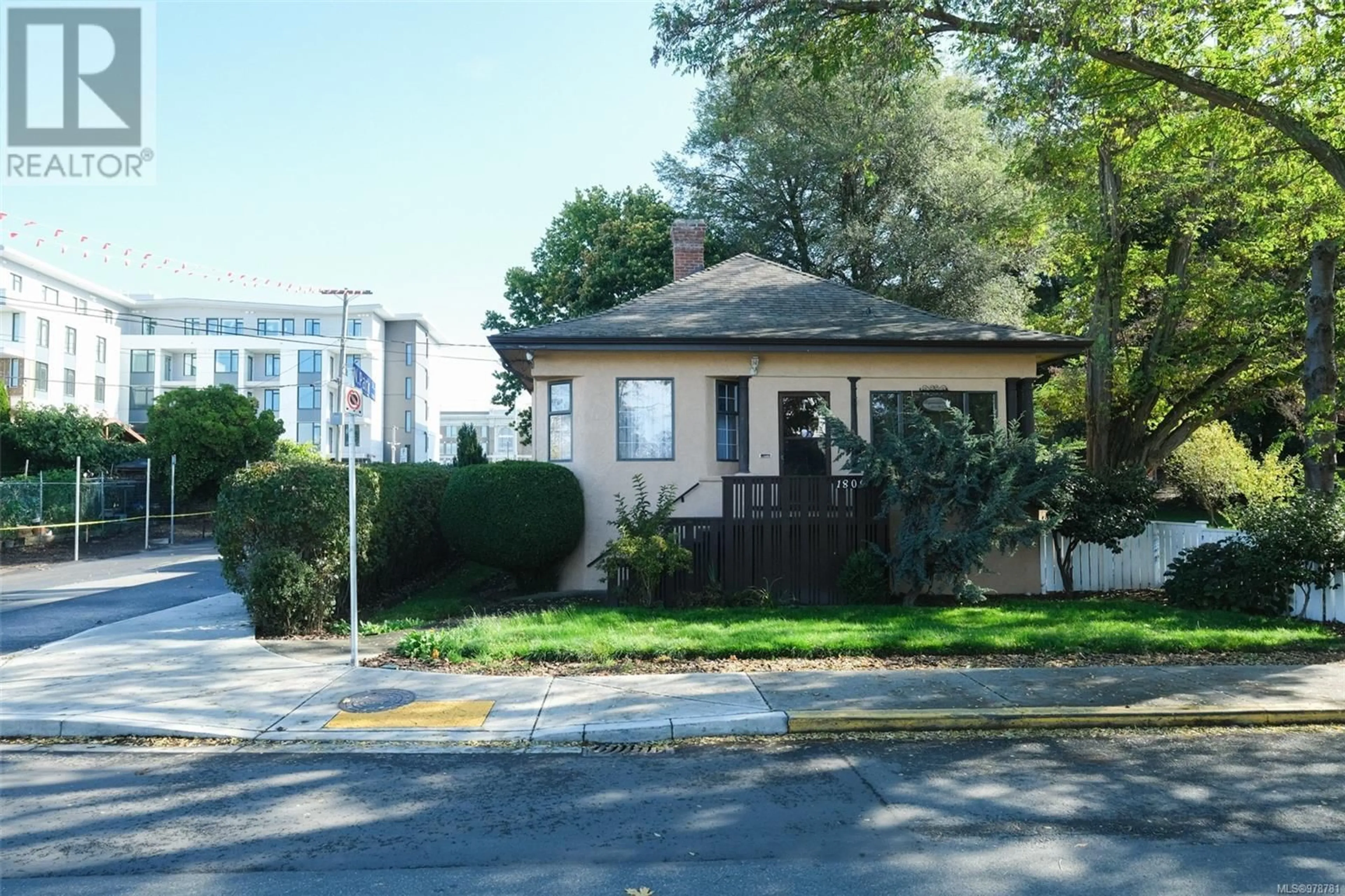 A pic from exterior of the house or condo, the street view for 1809 Chambers St, Victoria British Columbia V8T2K2