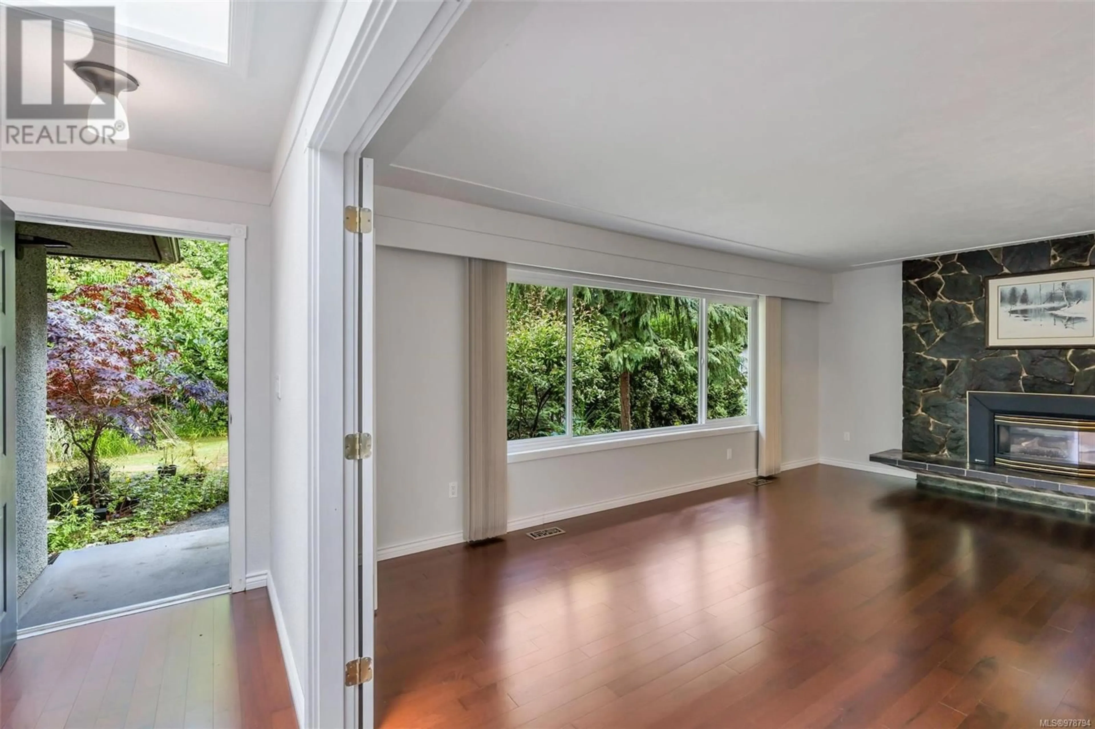 Indoor entryway, wood floors for 2186 Neptune Rd, North Saanich British Columbia V8L3R9