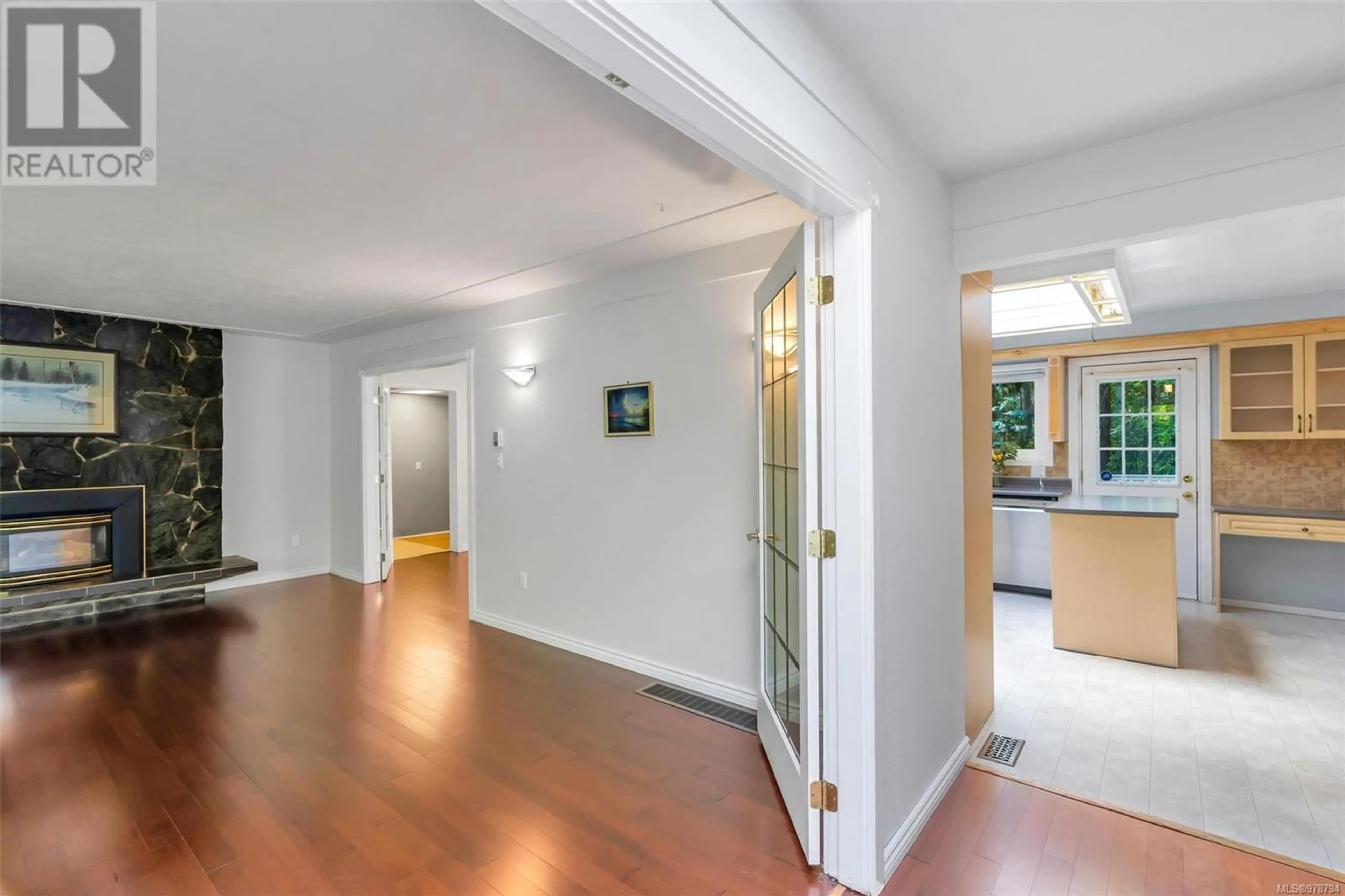 Indoor entryway, wood floors for 2186 Neptune Rd, North Saanich British Columbia V8L3R9