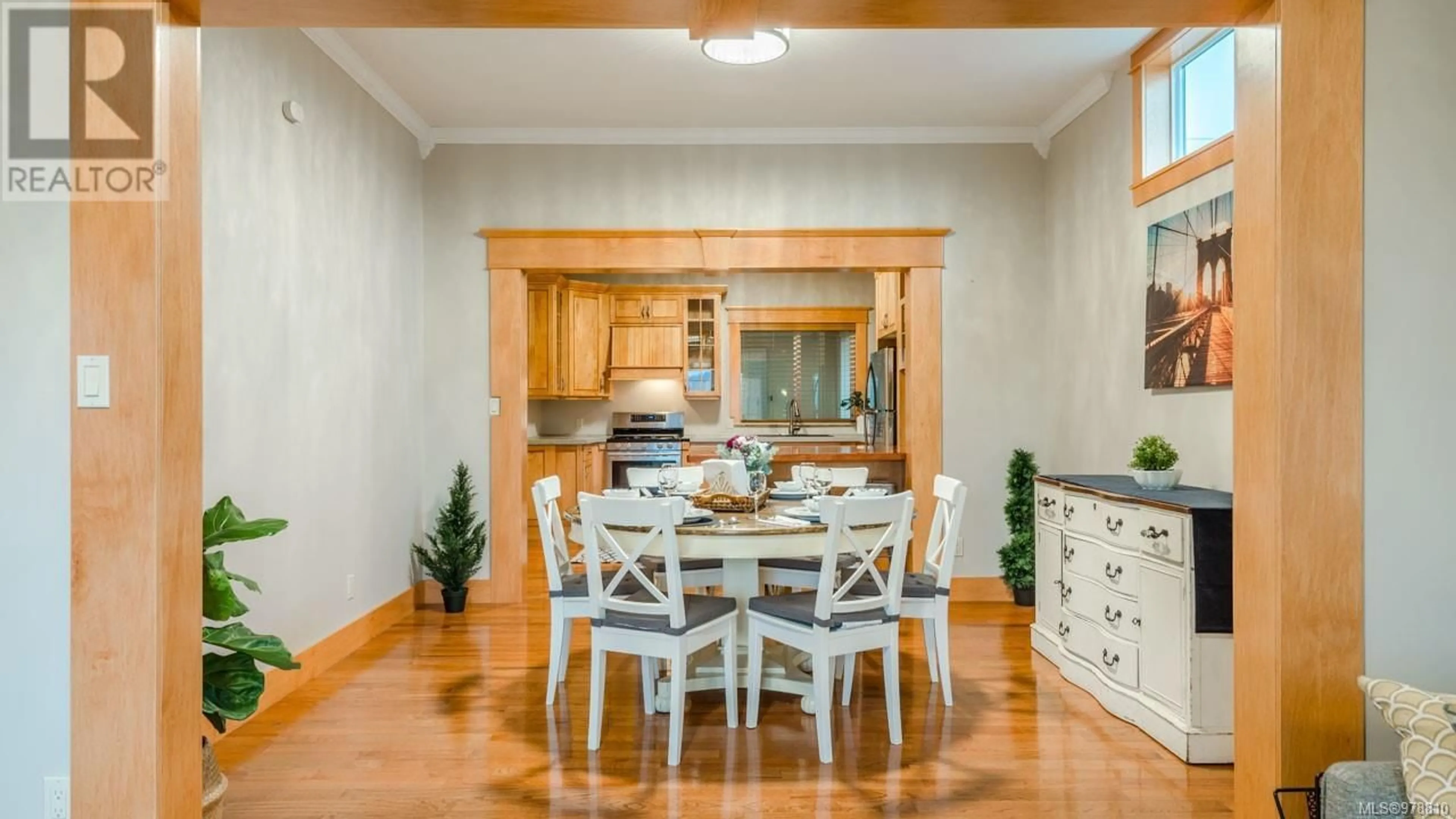 Dining room, wood floors, cottage for 530 First Ave, Ladysmith British Columbia V9G1A7