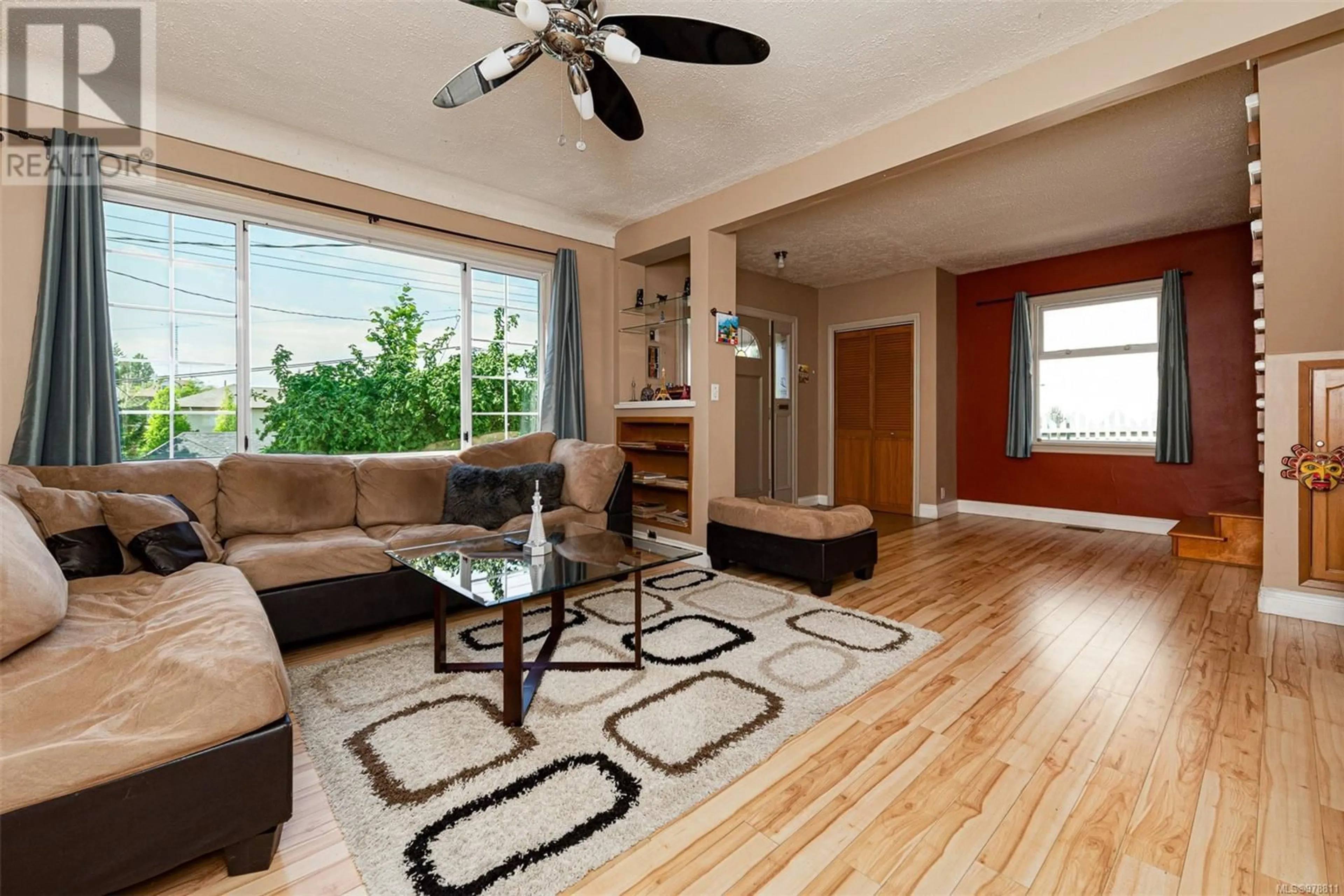 Living room, wood floors for 3061 Albina St, Saanich British Columbia V9A1Z4