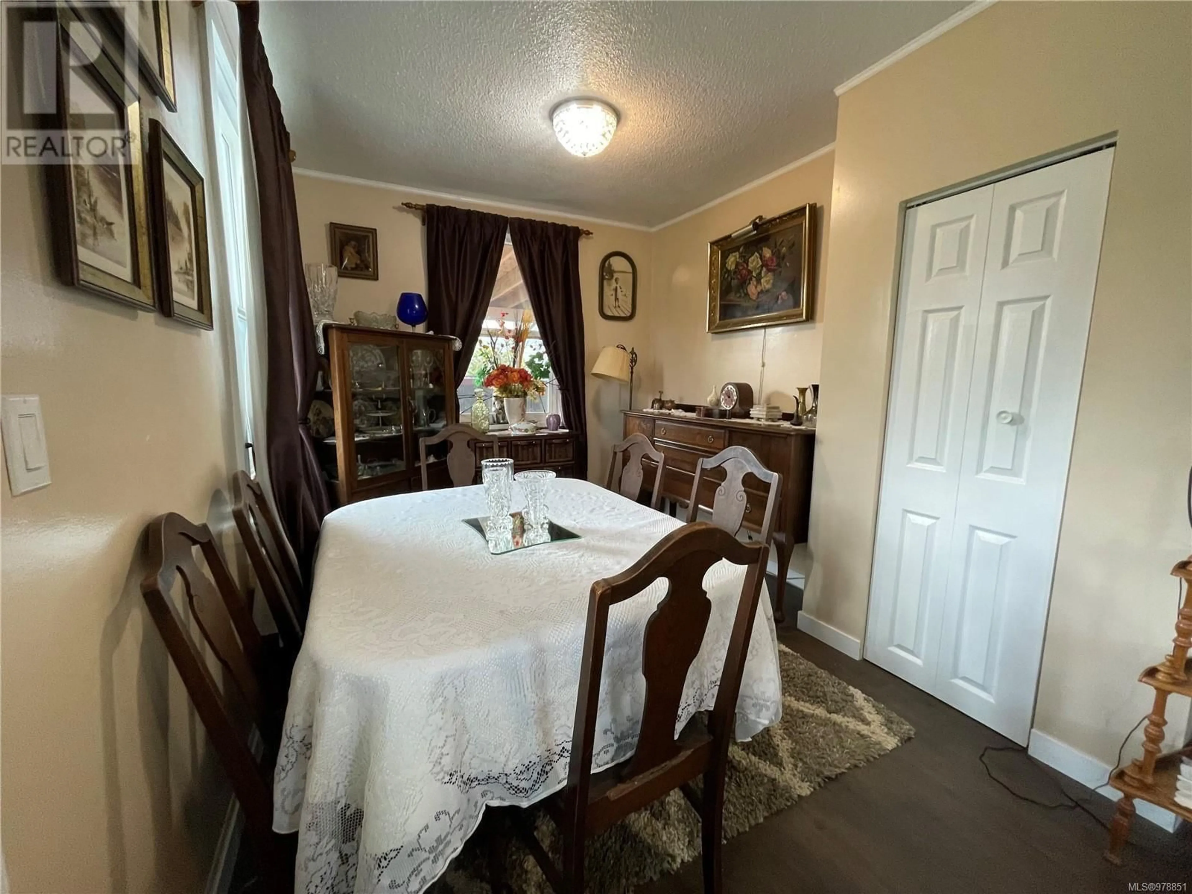 Dining room, wood floors, cottage for 4067 Johnston Rd, Port Alberni British Columbia V9Y5N2