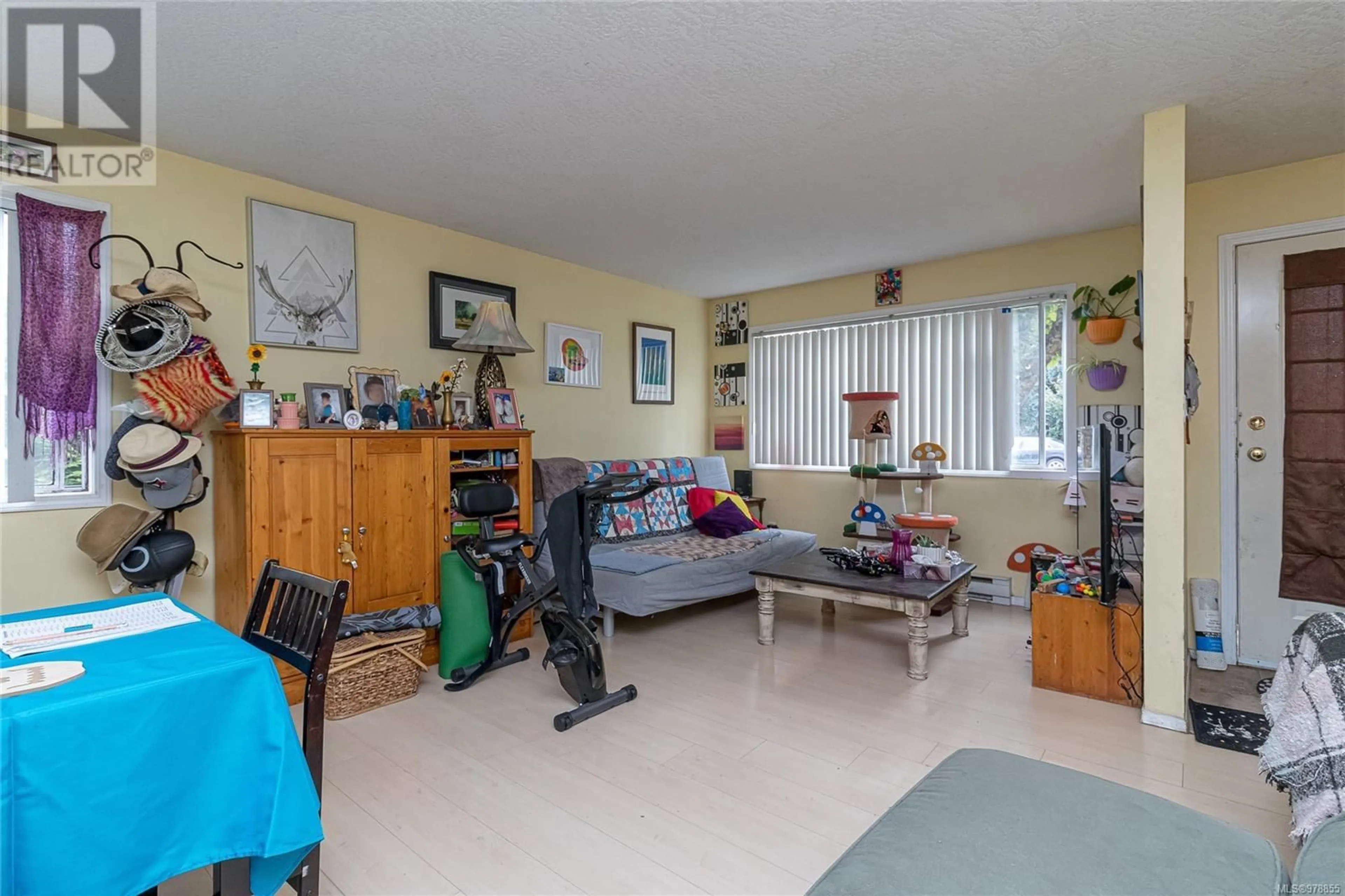 Living room with furniture, unknown for 301 - 2525 DINGWALL STREET, Duncan British Columbia V9L2Y8