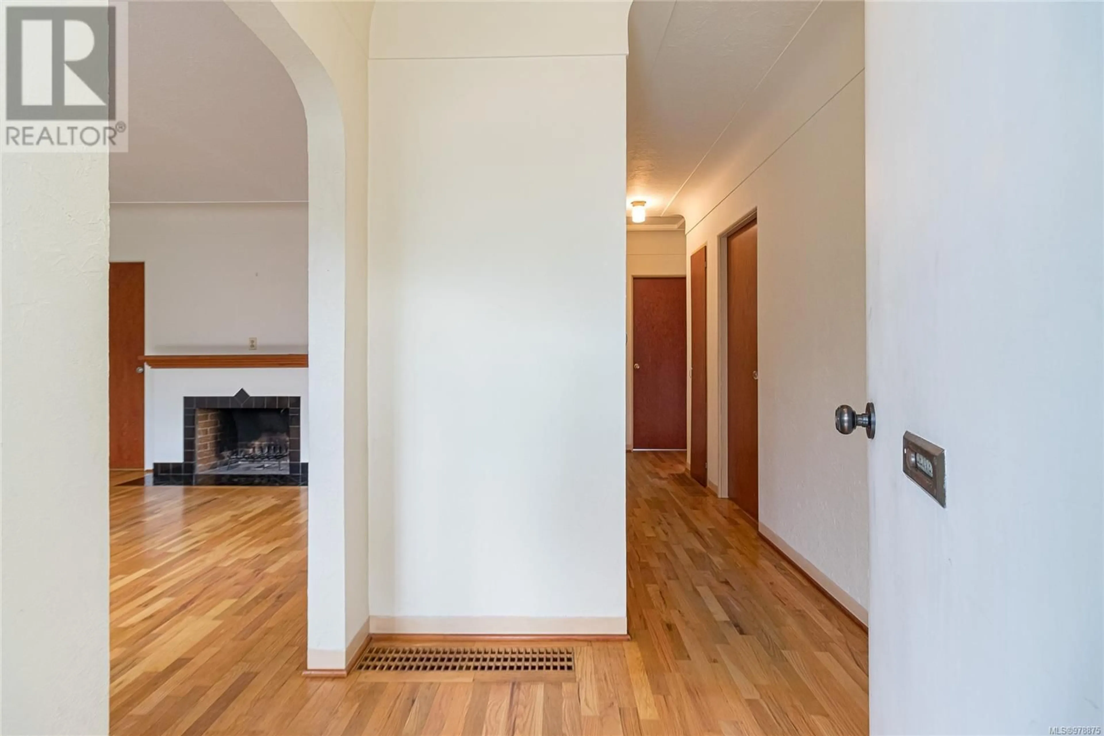 Indoor foyer, wood floors for 1248 Fairfield Rd, Victoria British Columbia V8V3B5