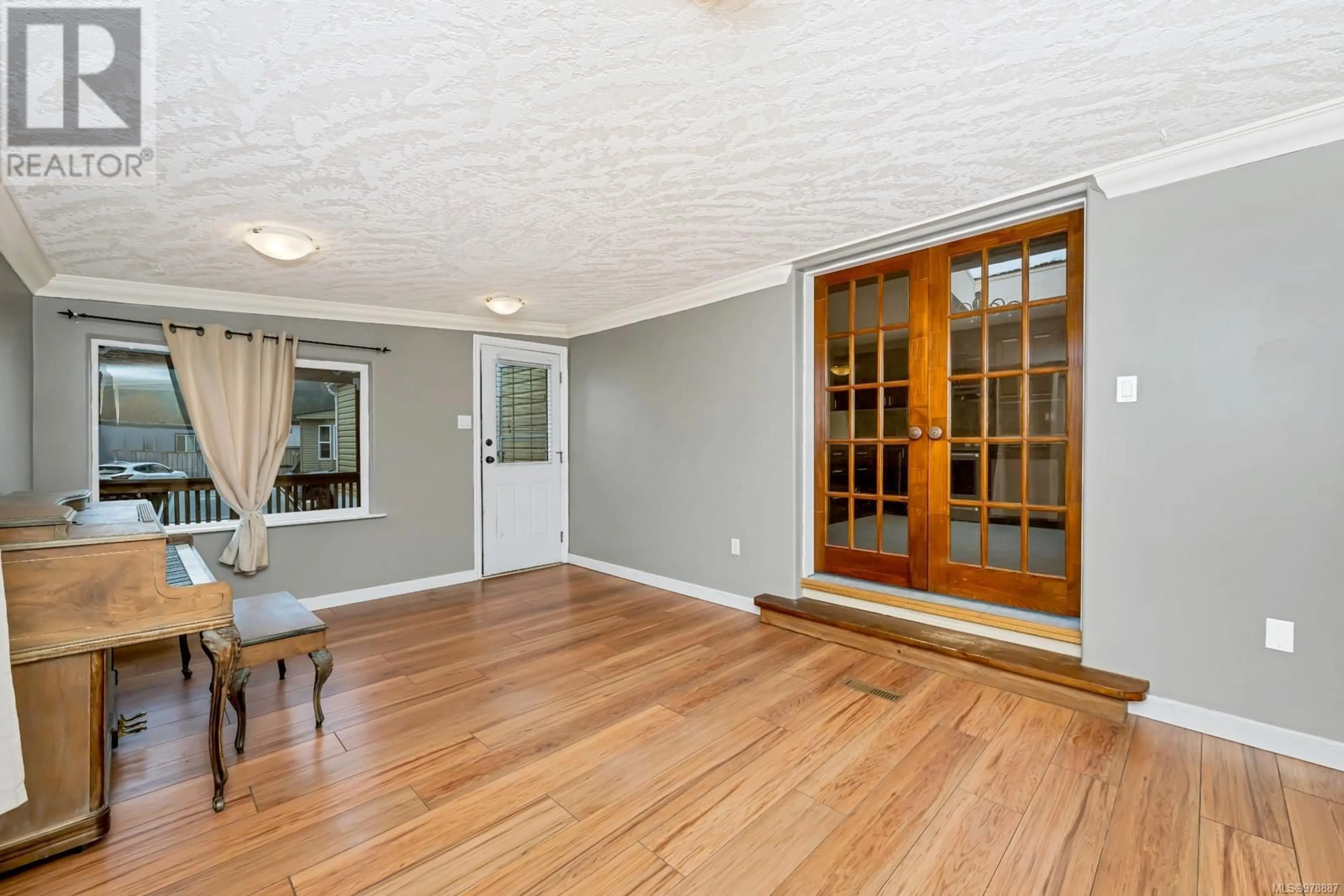 Indoor entryway, wood floors for 115 1753 Cecil St, Crofton British Columbia V0R1R0