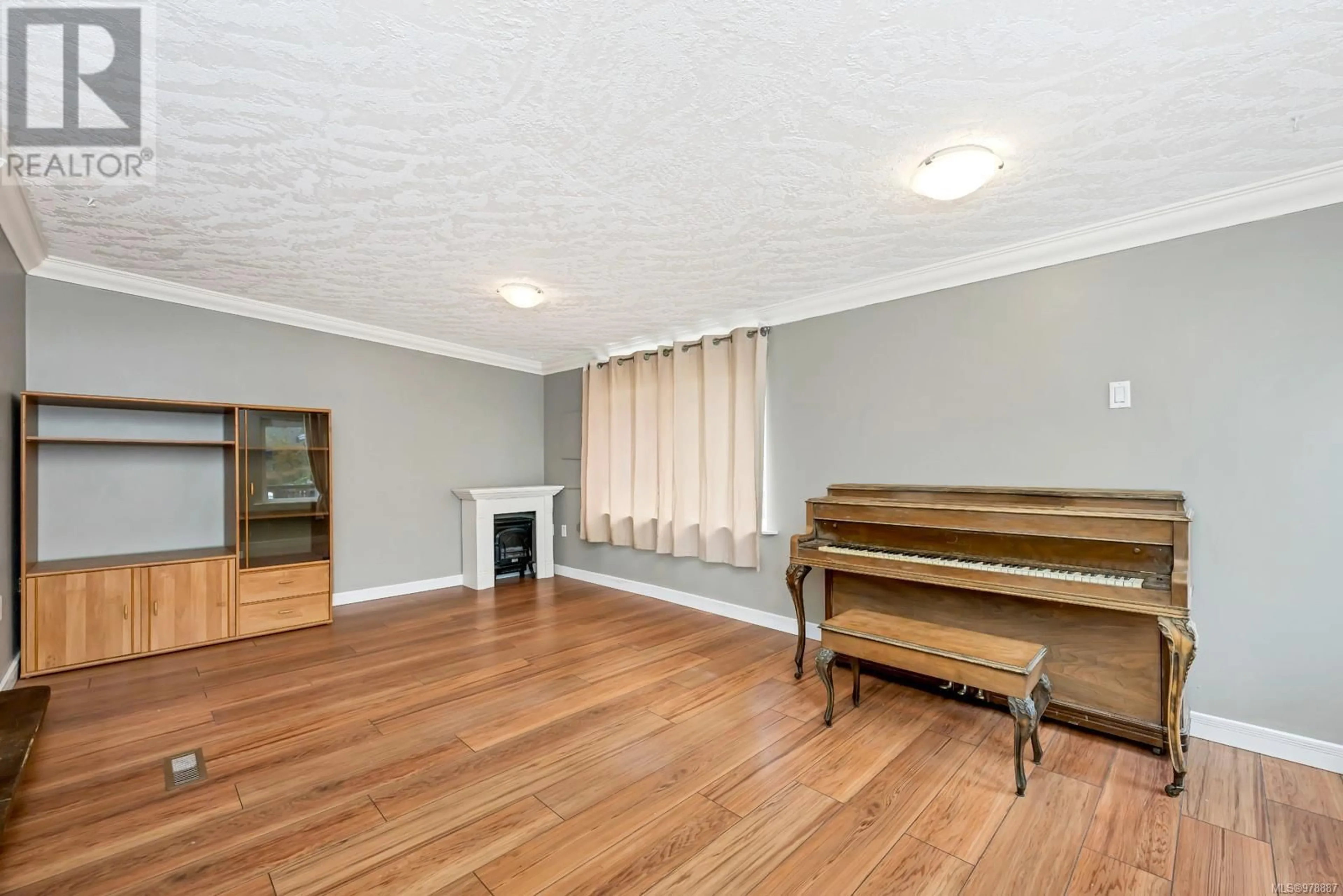 A pic of a room, wood floors for 115 1753 Cecil St, Crofton British Columbia V0R1R0