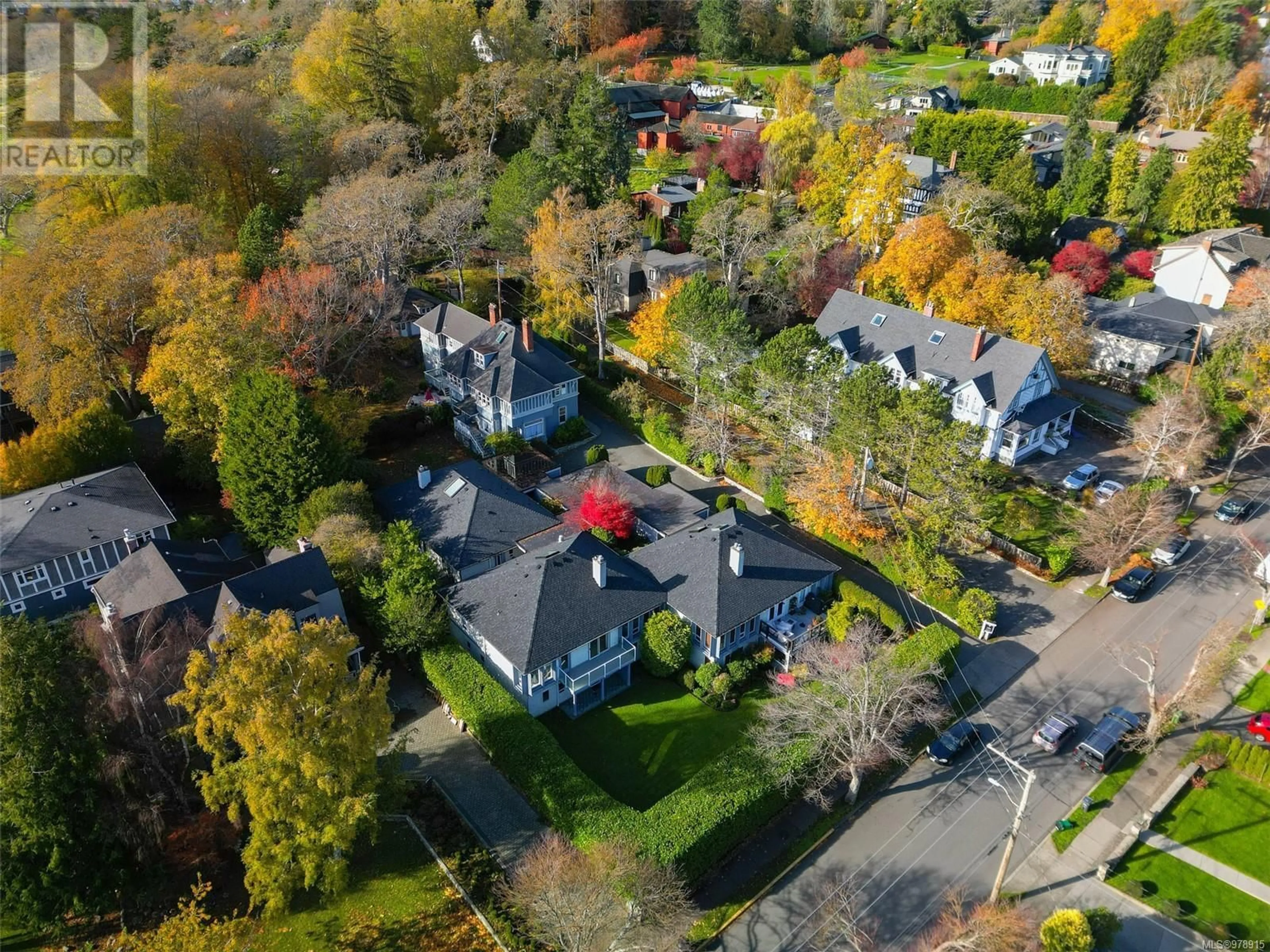 A pic from exterior of the house or condo, the street view for 538 St. Charles St, Victoria British Columbia V8X3N7