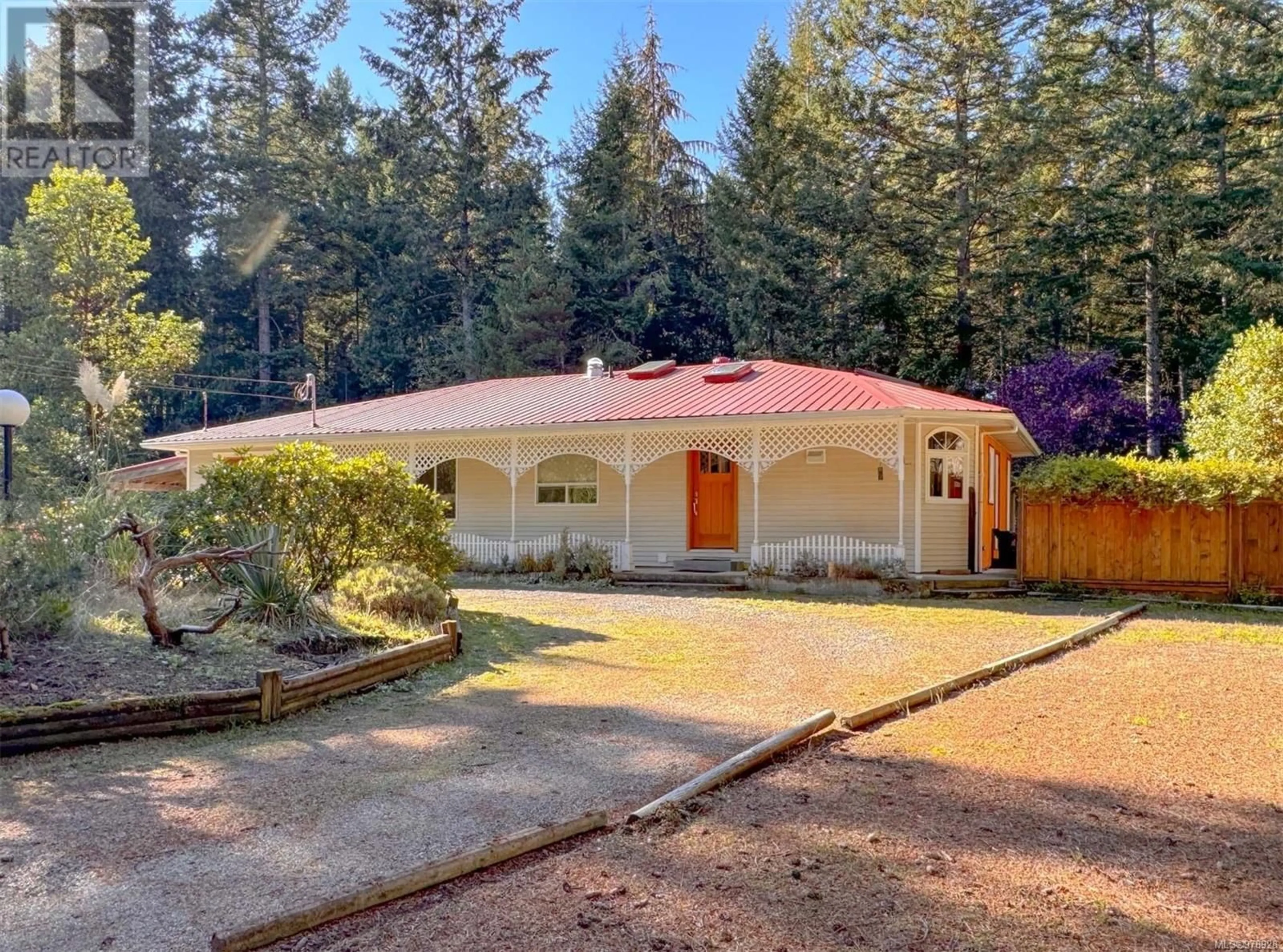 A pic from outside/outdoor area/front of a property/back of a property/a pic from drone, street for 817 Valli Pl, Gabriola Island British Columbia V0R1X5