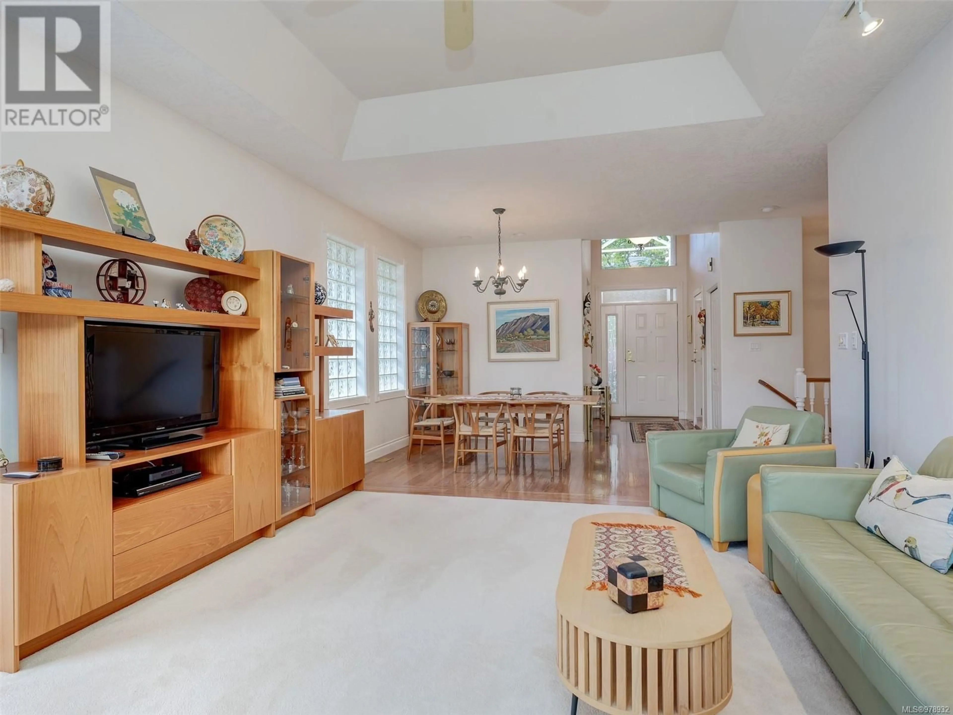 Living room, wood floors for 7064 Brentwood Dr, Central Saanich British Columbia V8M1B6