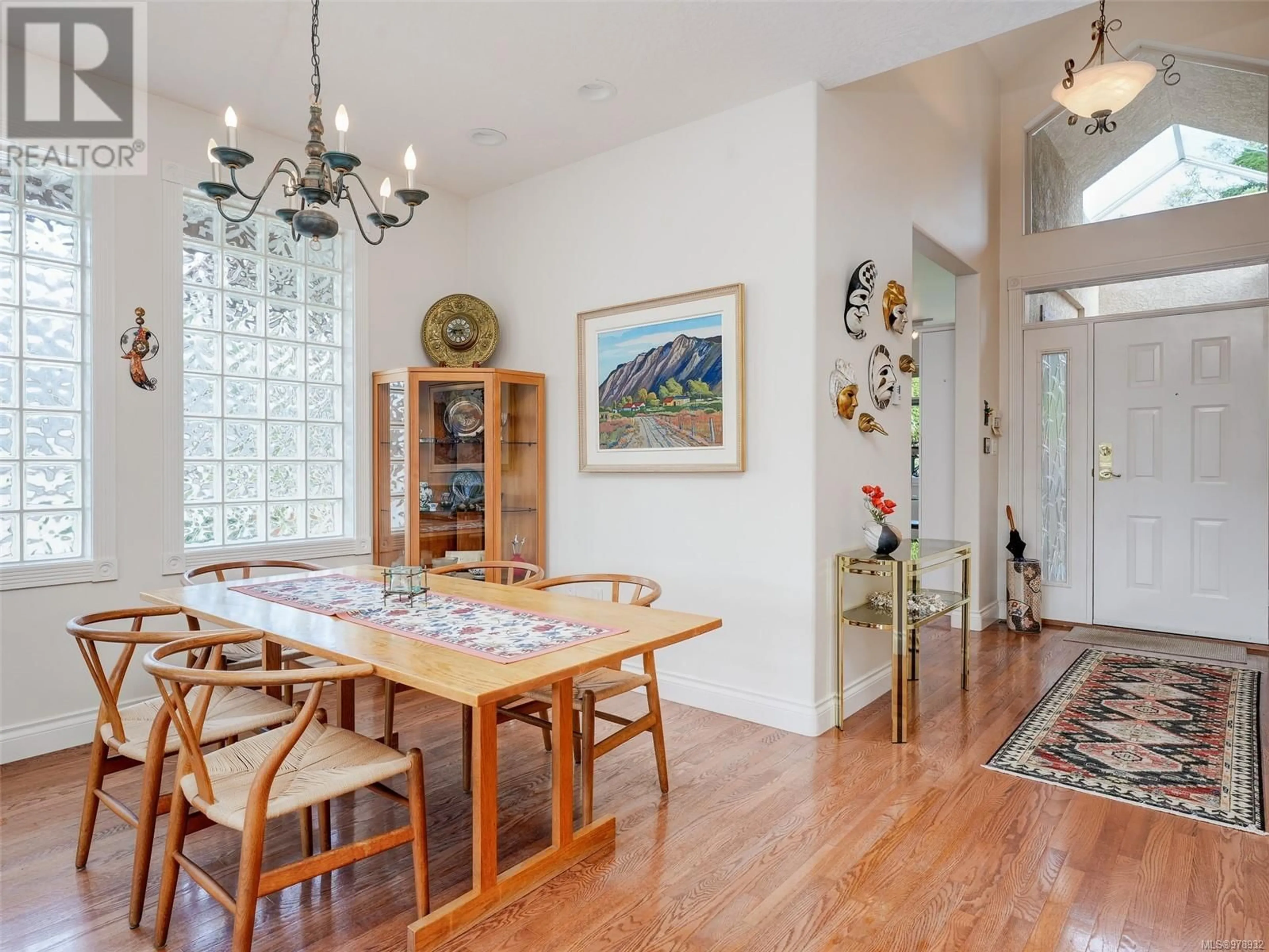 Dining room, wood floors, cottage for 7064 Brentwood Dr, Central Saanich British Columbia V8M1B6