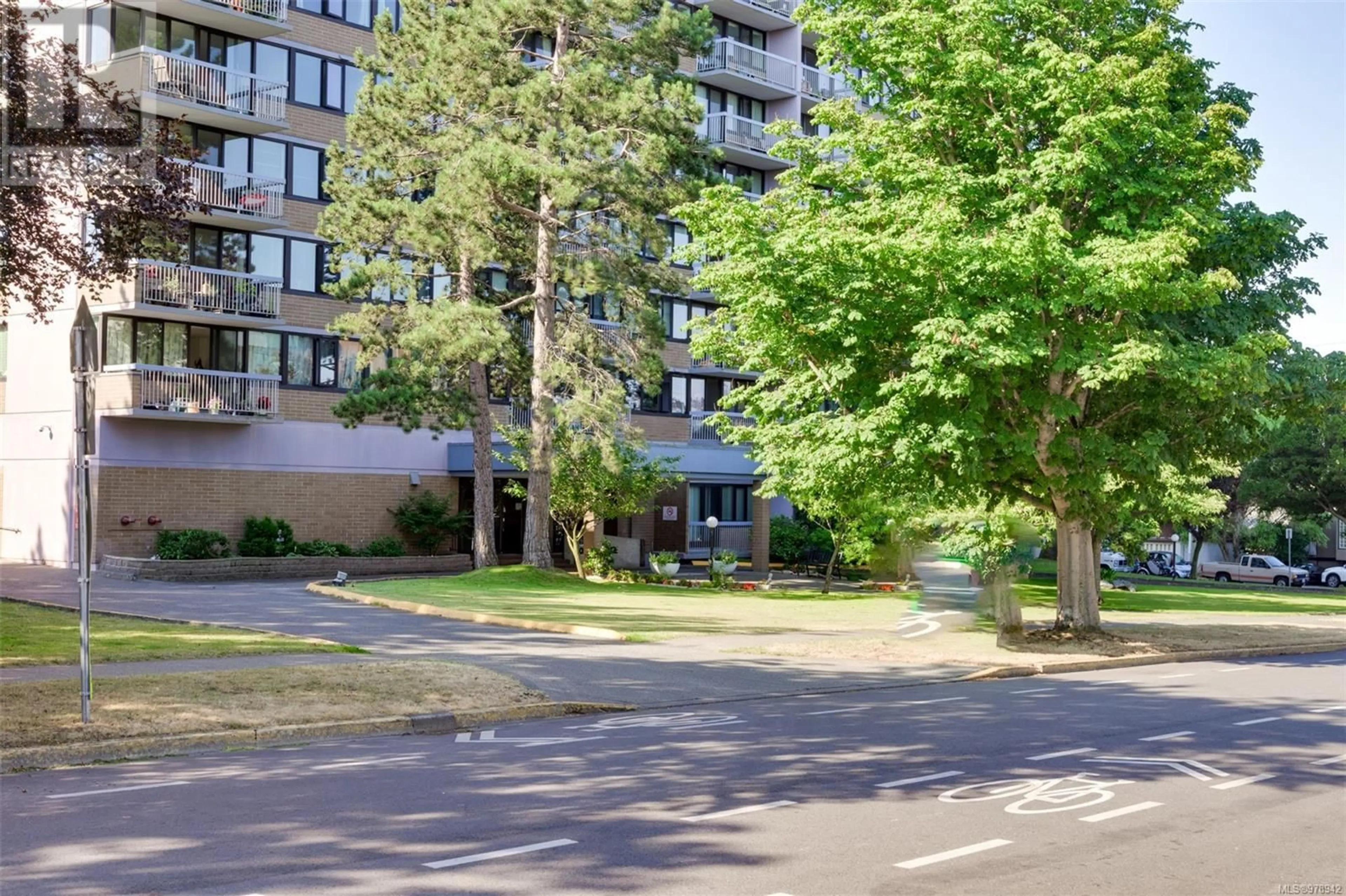 A pic from exterior of the house or condo, the street view for 1505 647 Michigan St, Victoria British Columbia V8V1S9