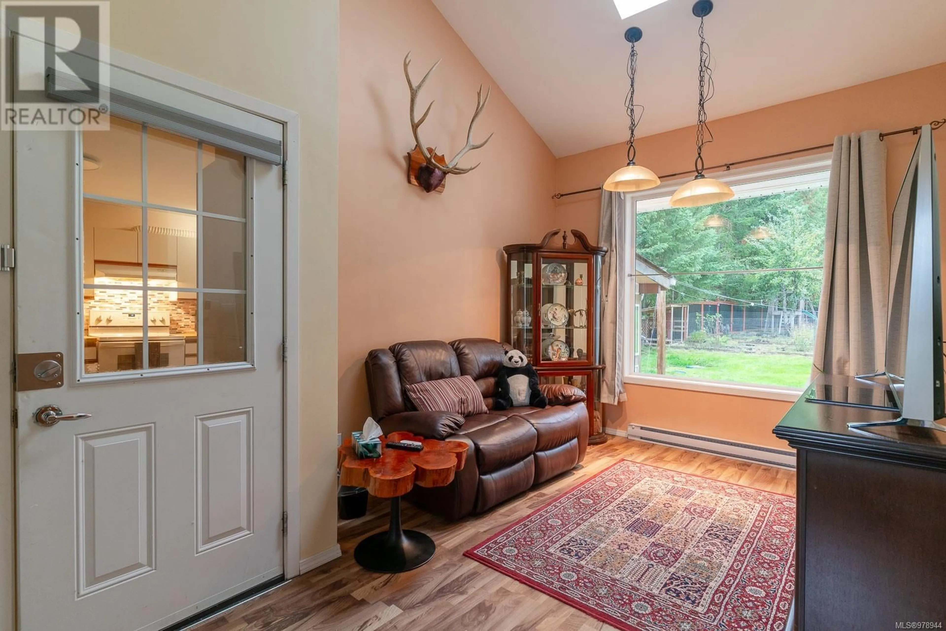 Indoor entryway, wood floors for 5833 Grandview Rd, Port Alberni British Columbia V9Y8W1