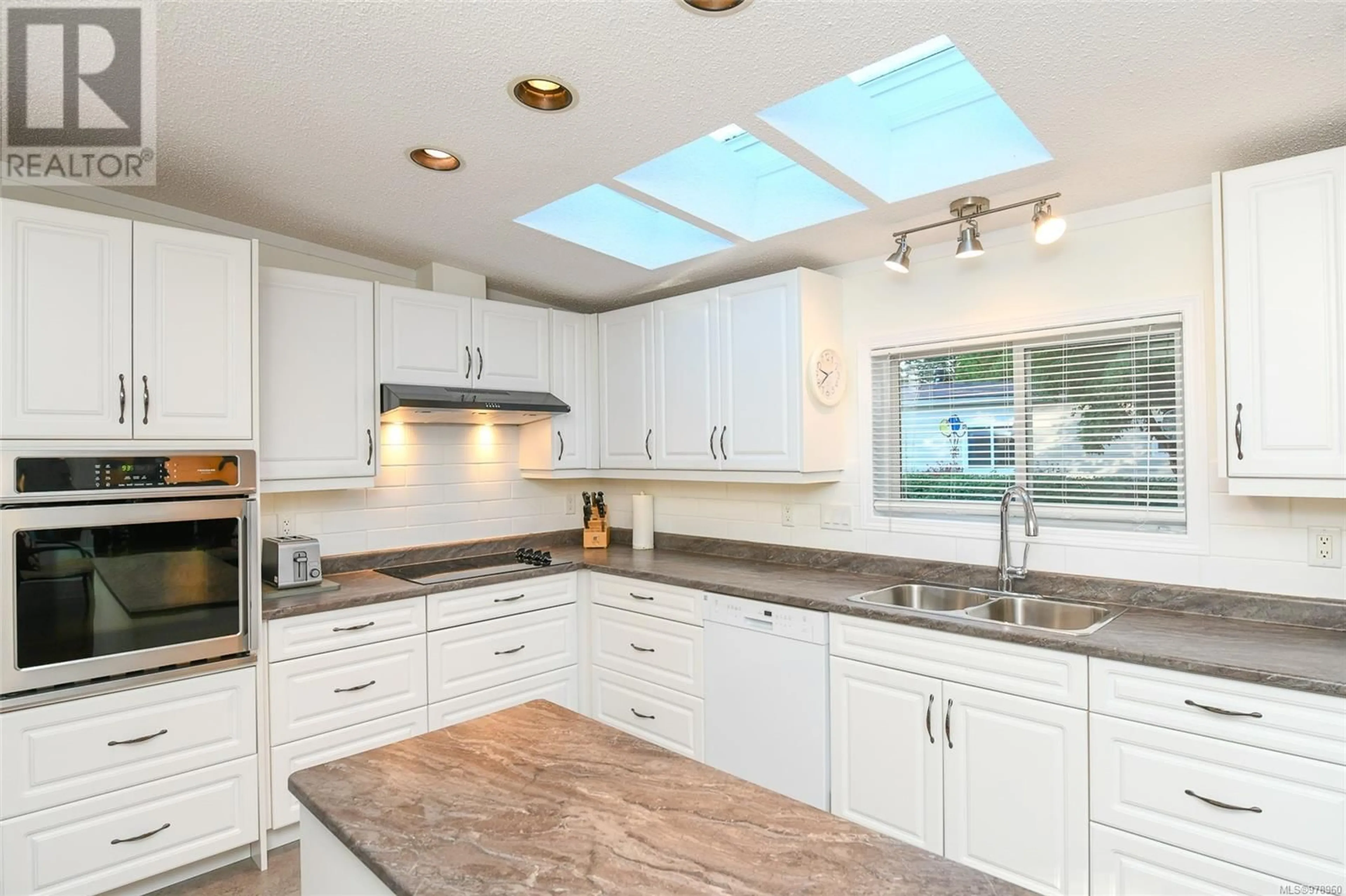 Contemporary kitchen, wood floors for 77 4714 Muir Rd, Courtenay British Columbia V9N8Z6