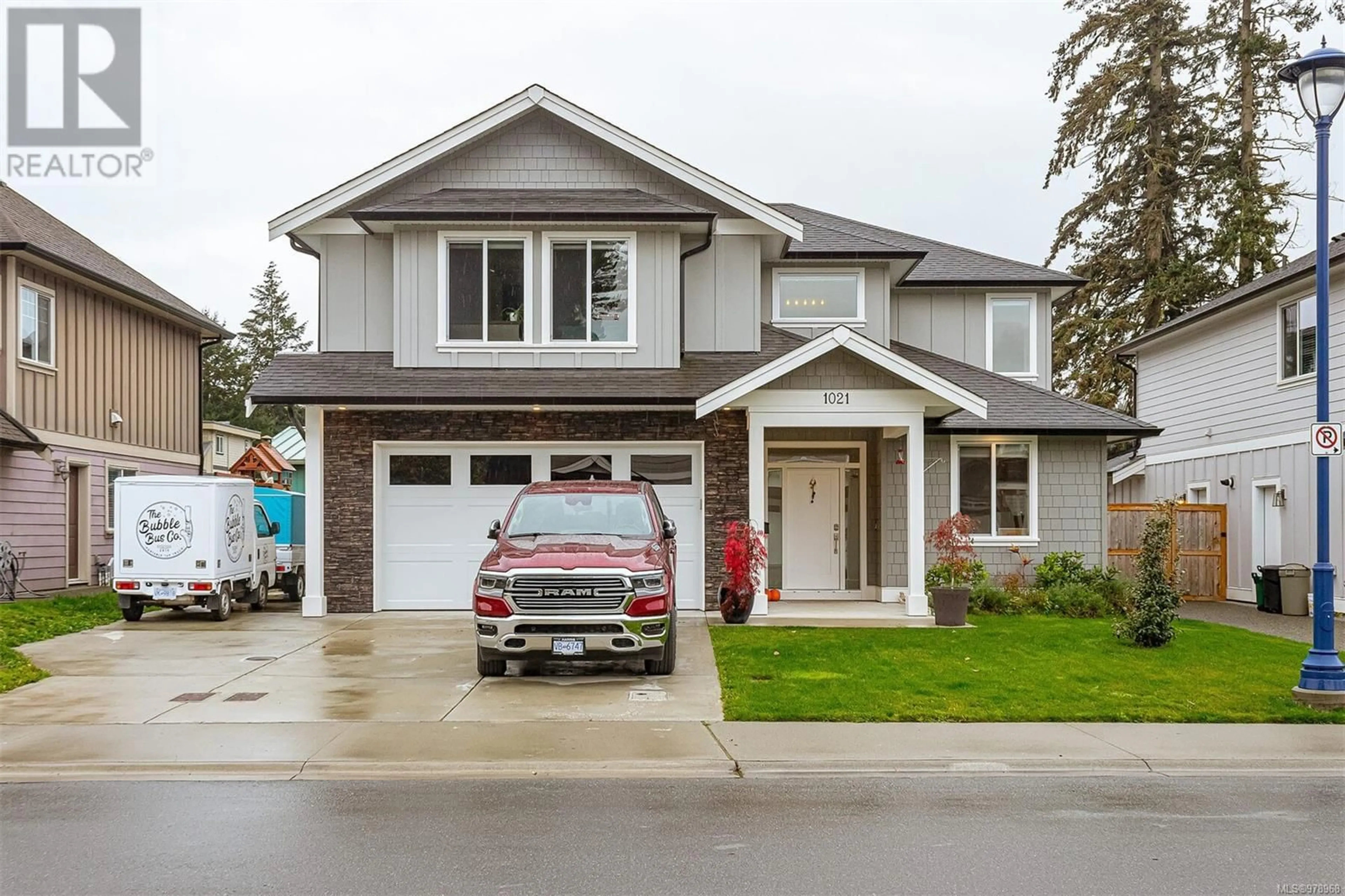 Frontside or backside of a home, the street view for 1021 Sandalwood Crt, Langford British Columbia V9C0E1